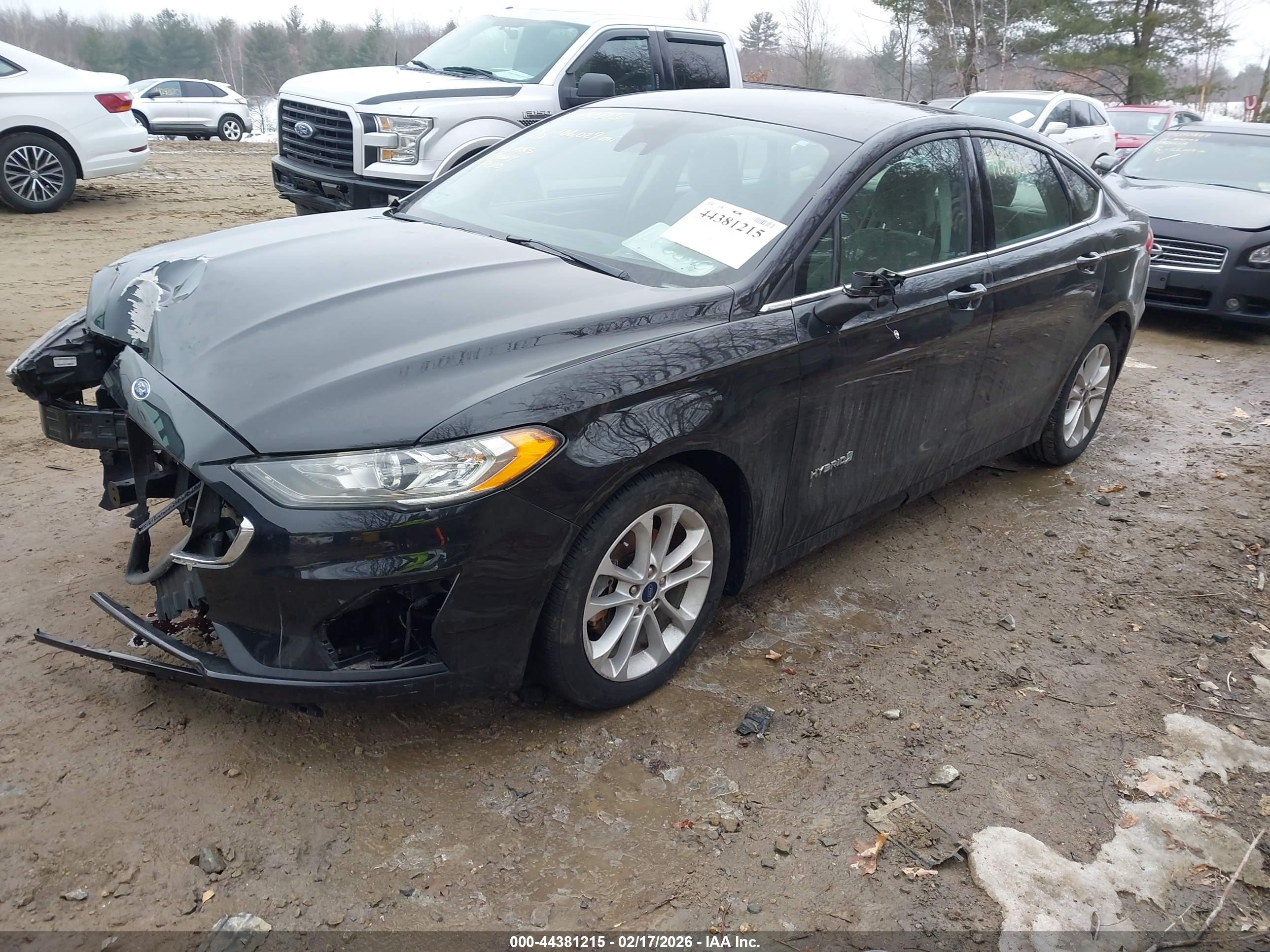 FORD FUSION image 2