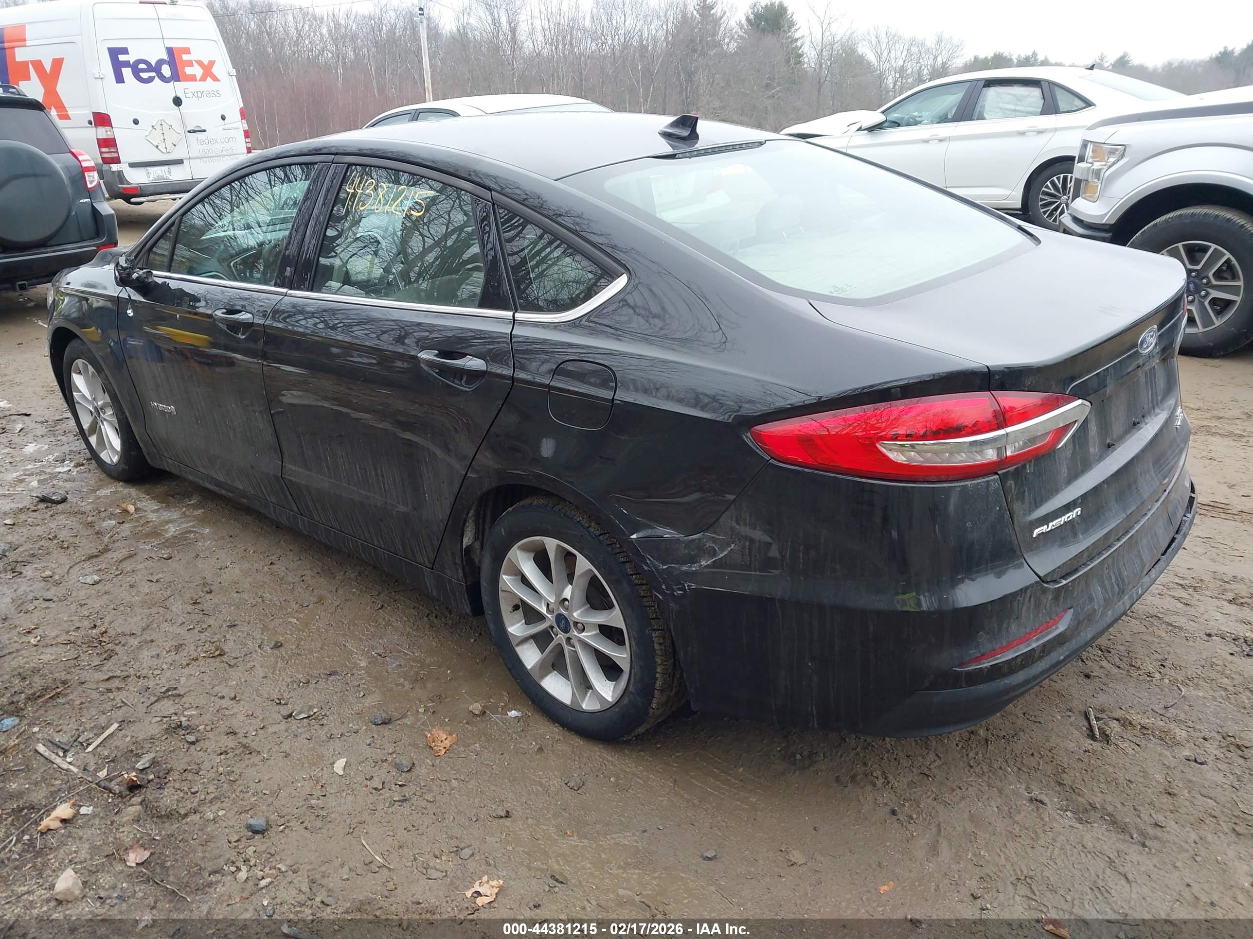 FORD FUSION image 3