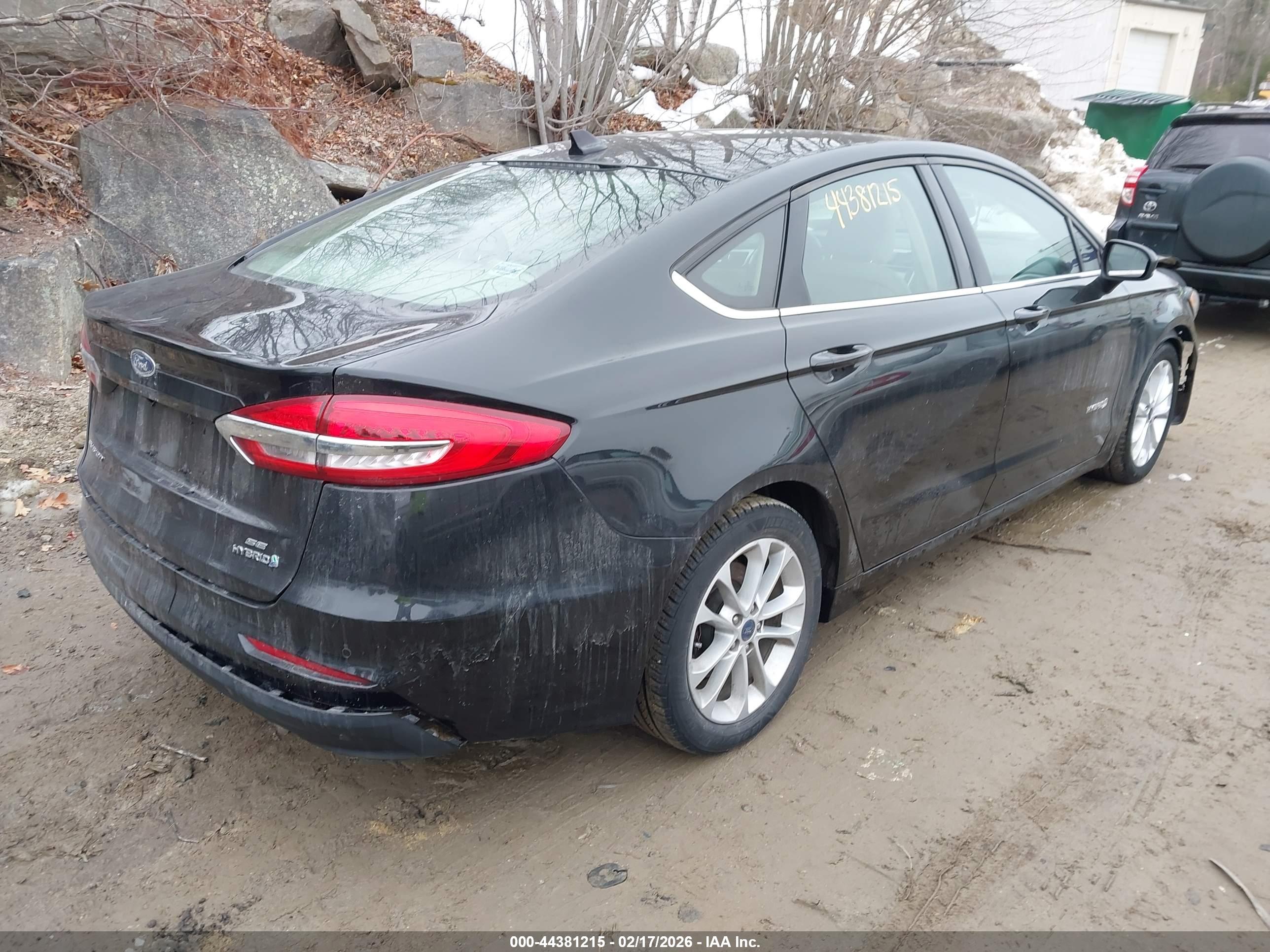 FORD FUSION image 4