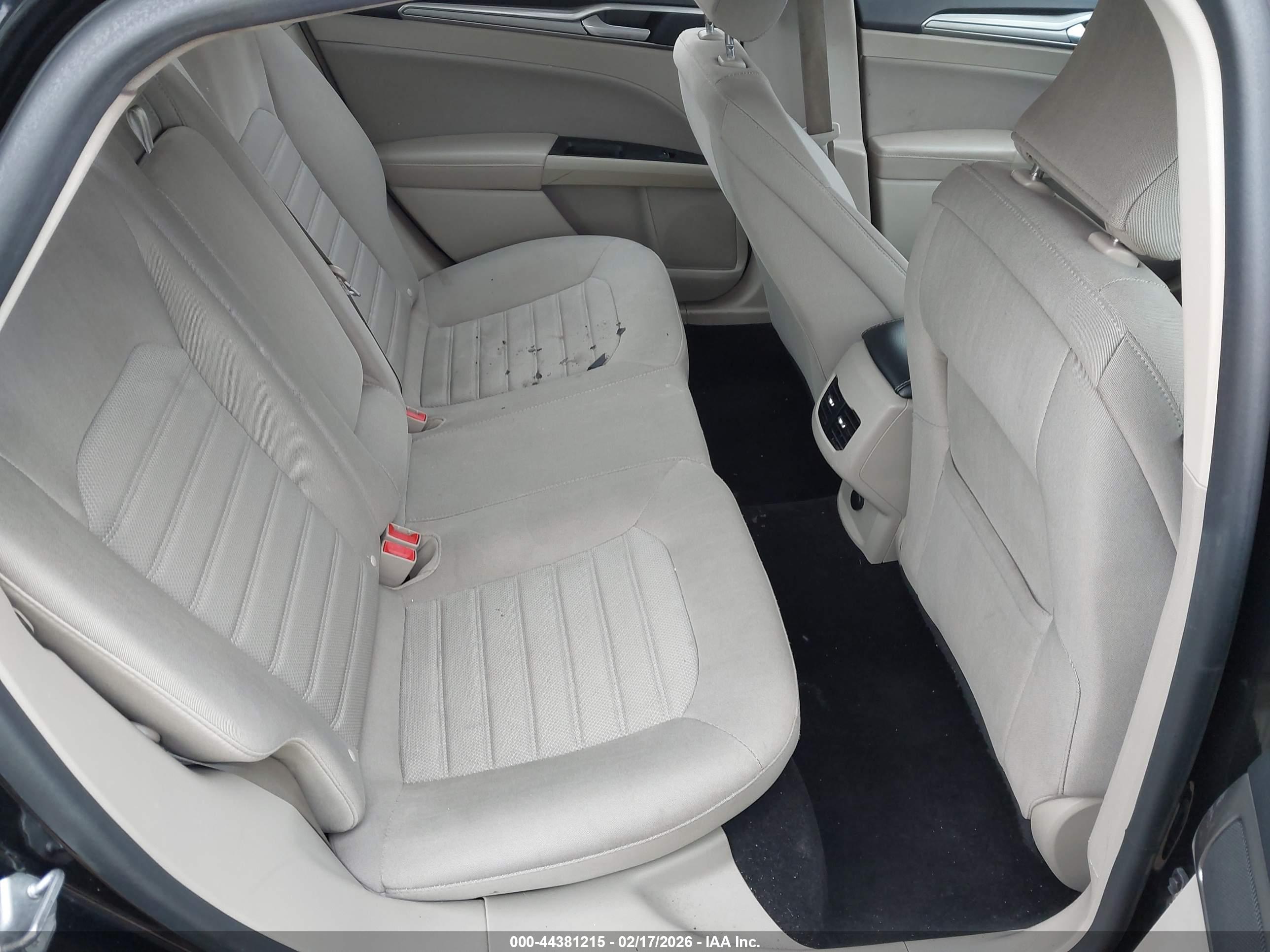 FORD FUSION image 8