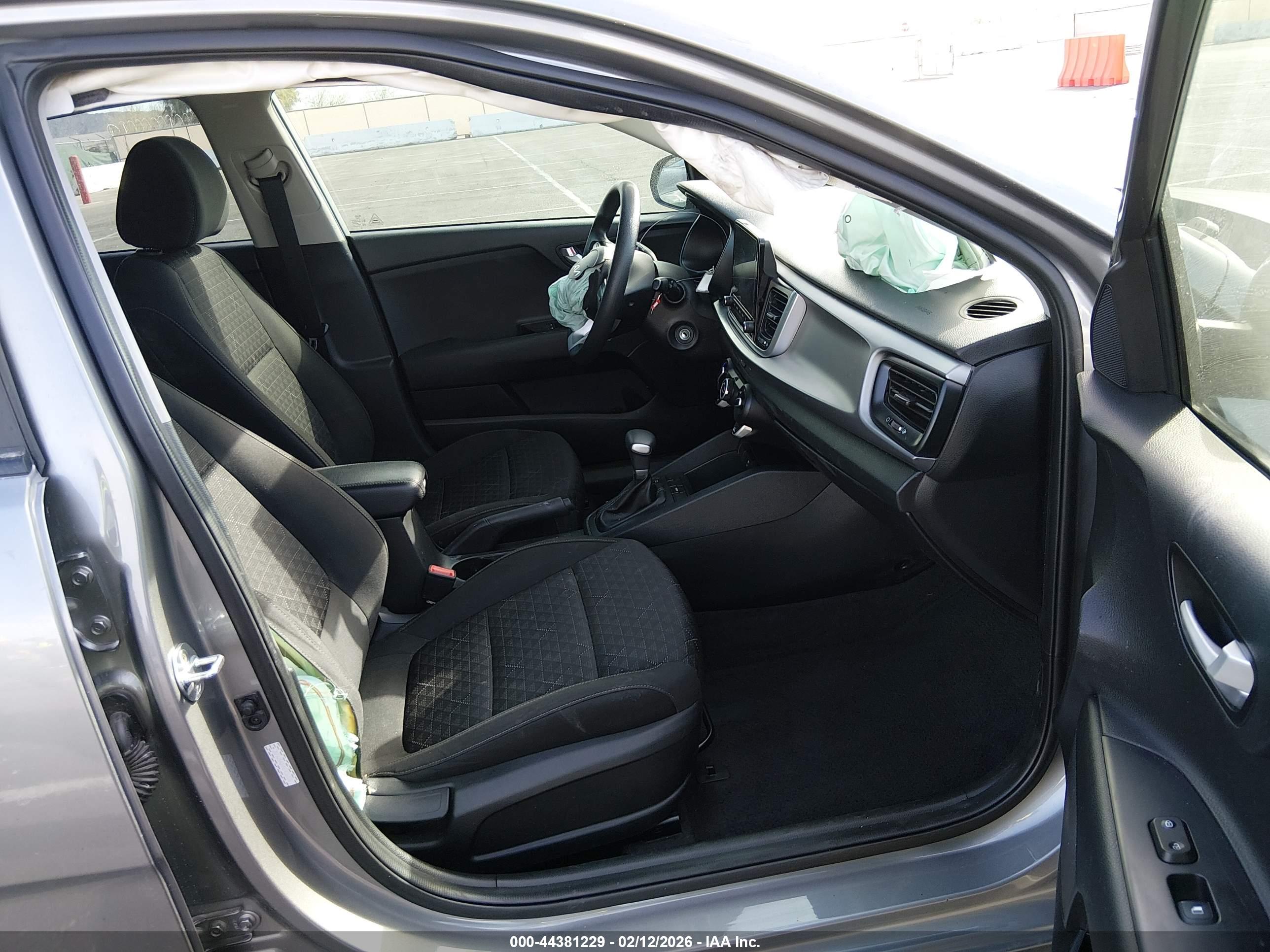KIA RIO image 5