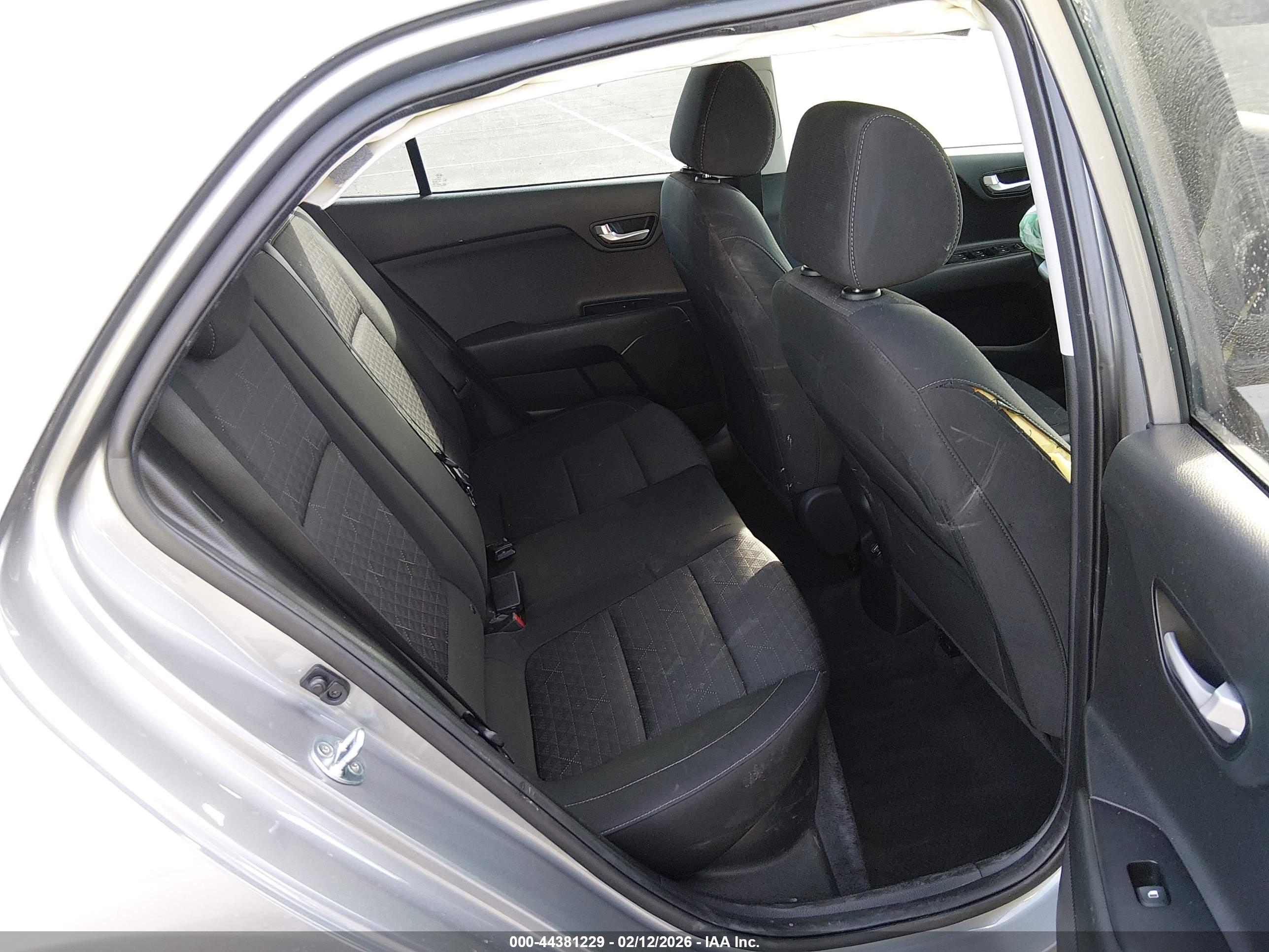 KIA RIO image 8