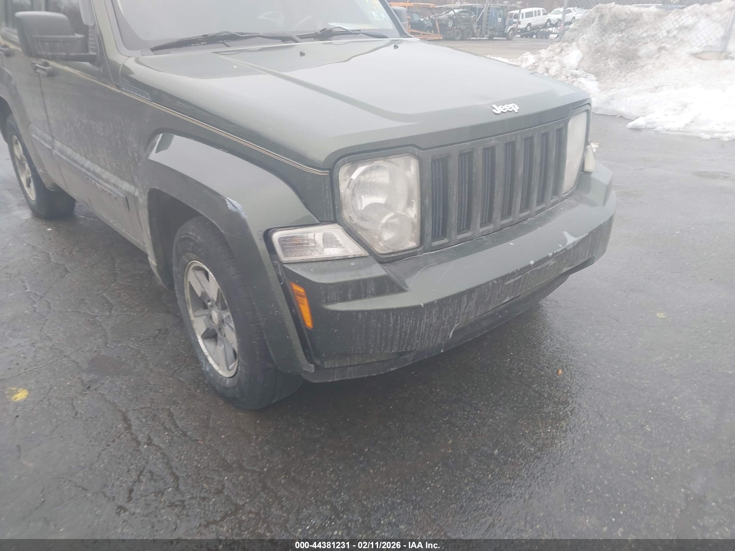 JEEP LIBERTY image 6
