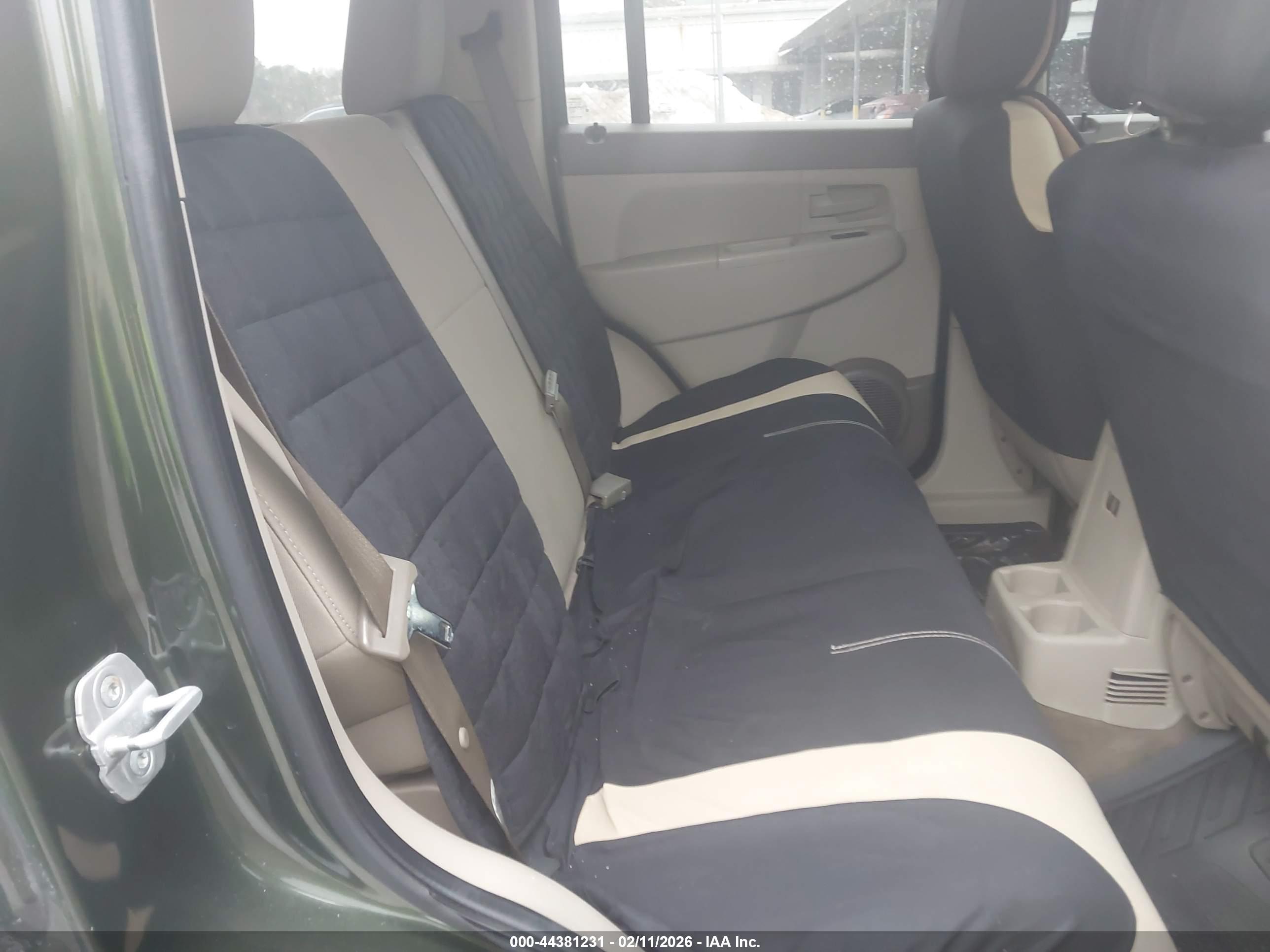 JEEP LIBERTY image 8