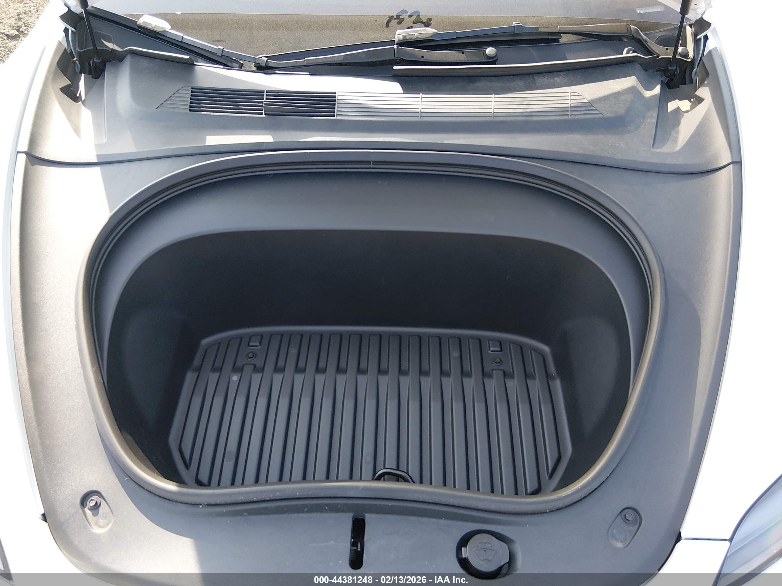 TESLA MODEL image 10