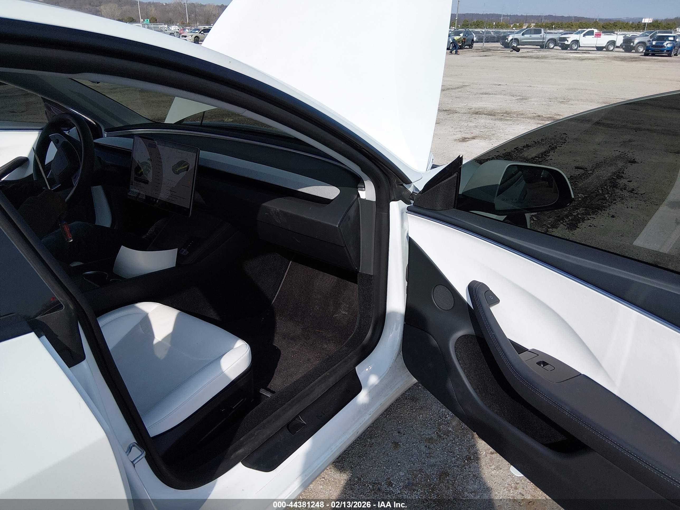 TESLA MODEL image 5