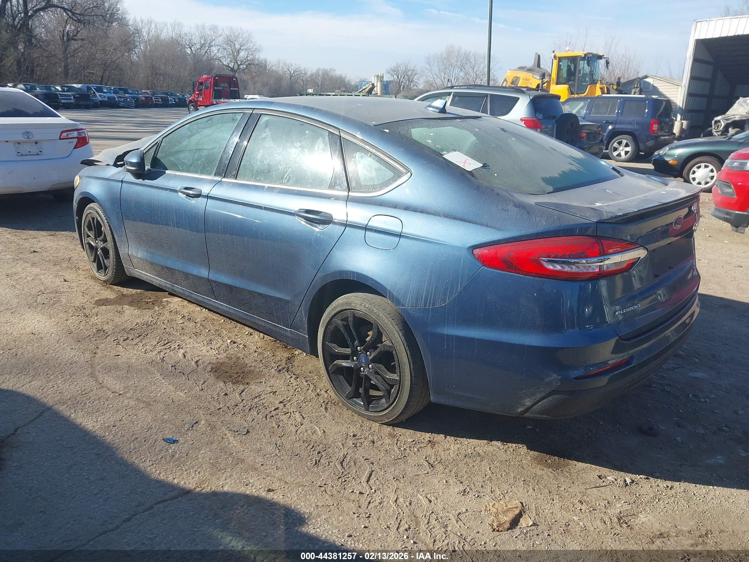 FORD FUSION image 3