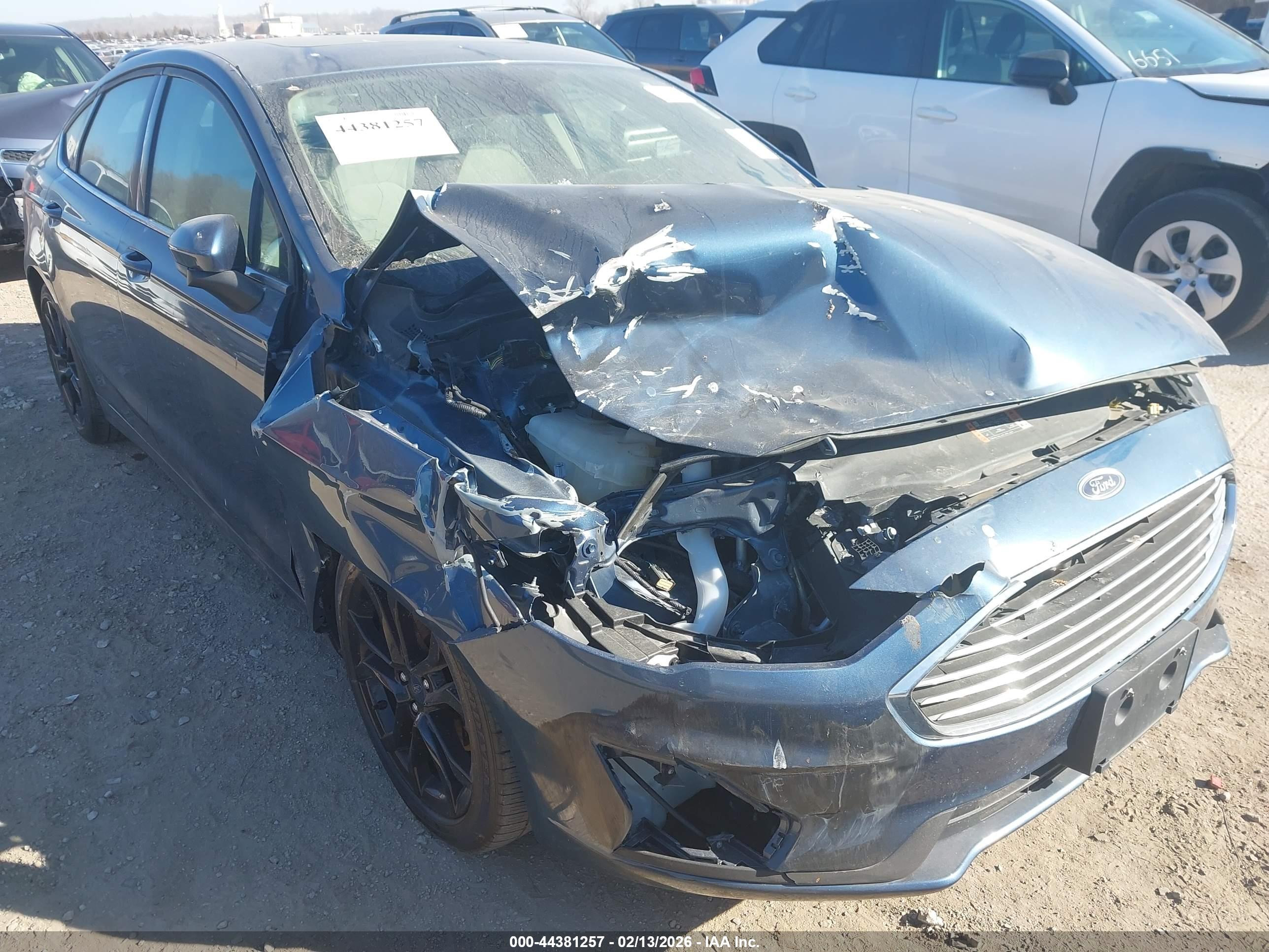 FORD FUSION image 6