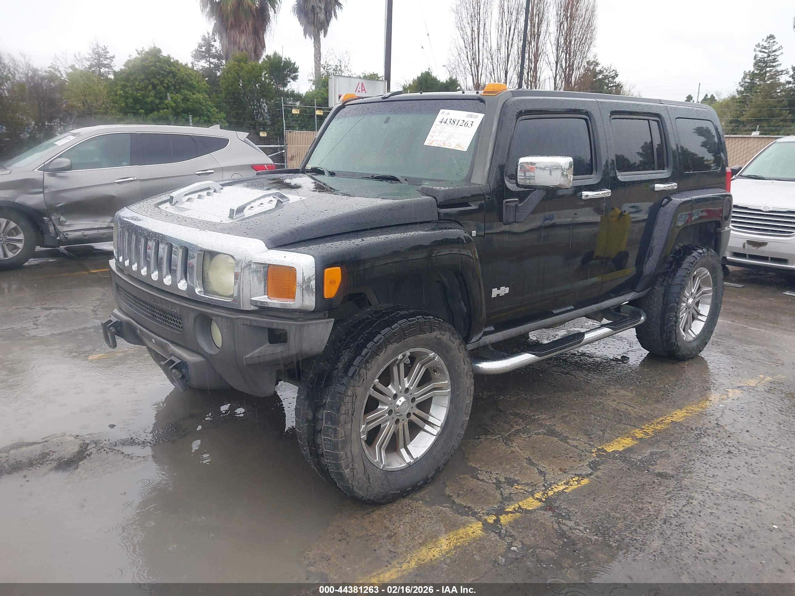 HUMMER H3 image 2