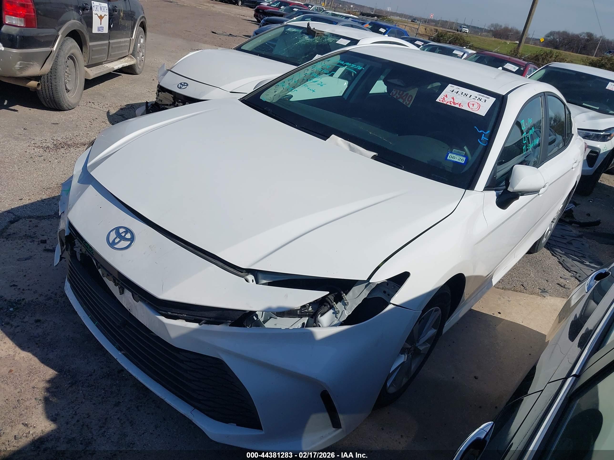 TOYOTA CAMRY image 2
