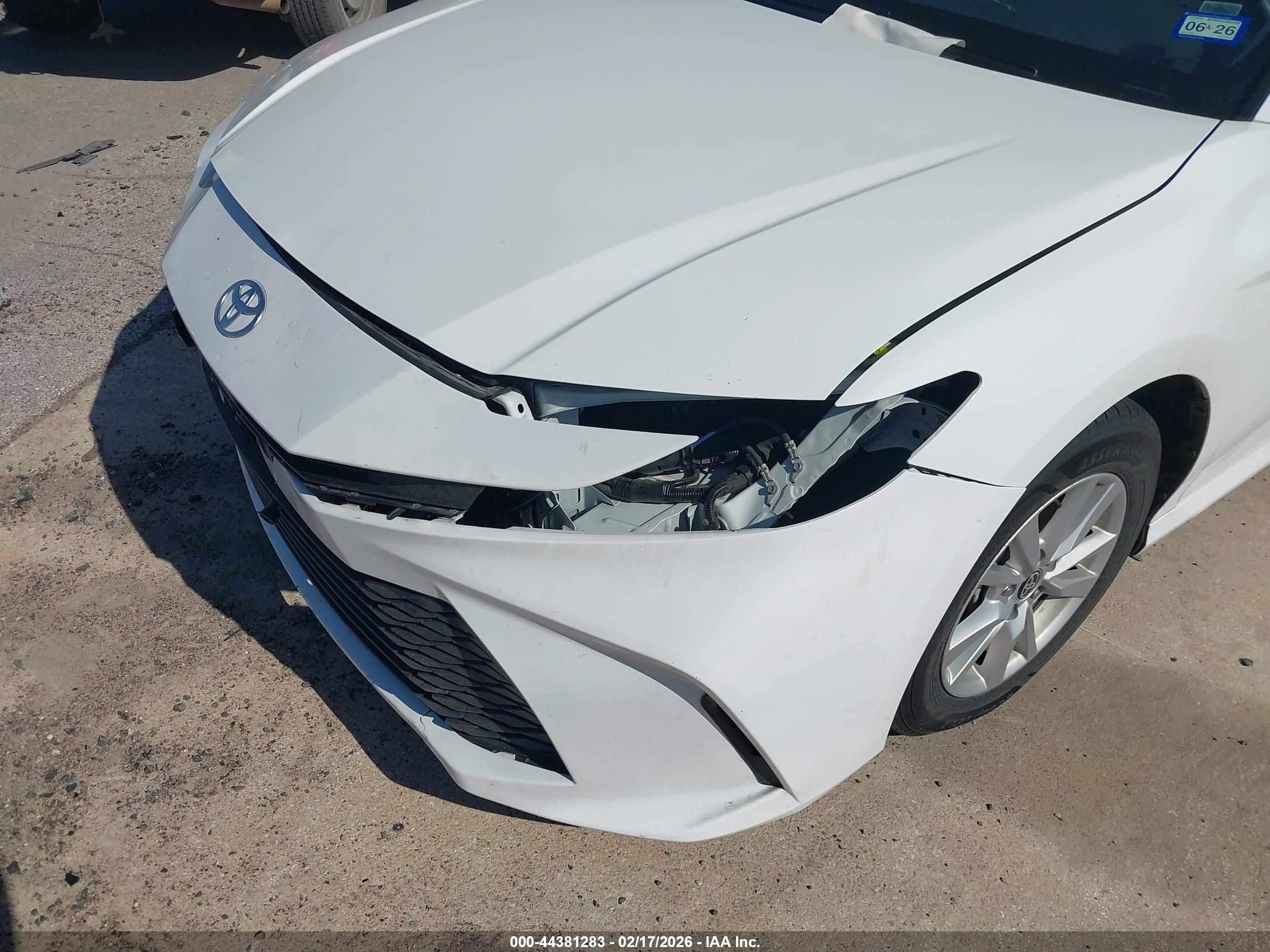 TOYOTA CAMRY image 6