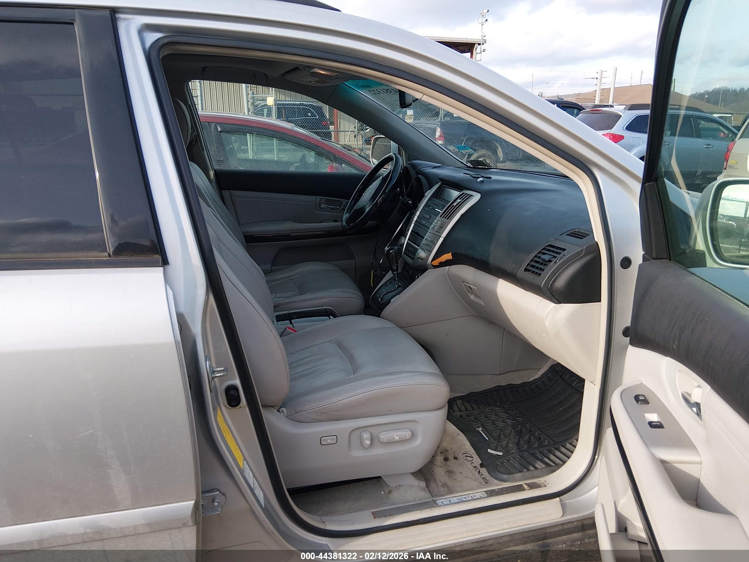 LEXUS RX image 5