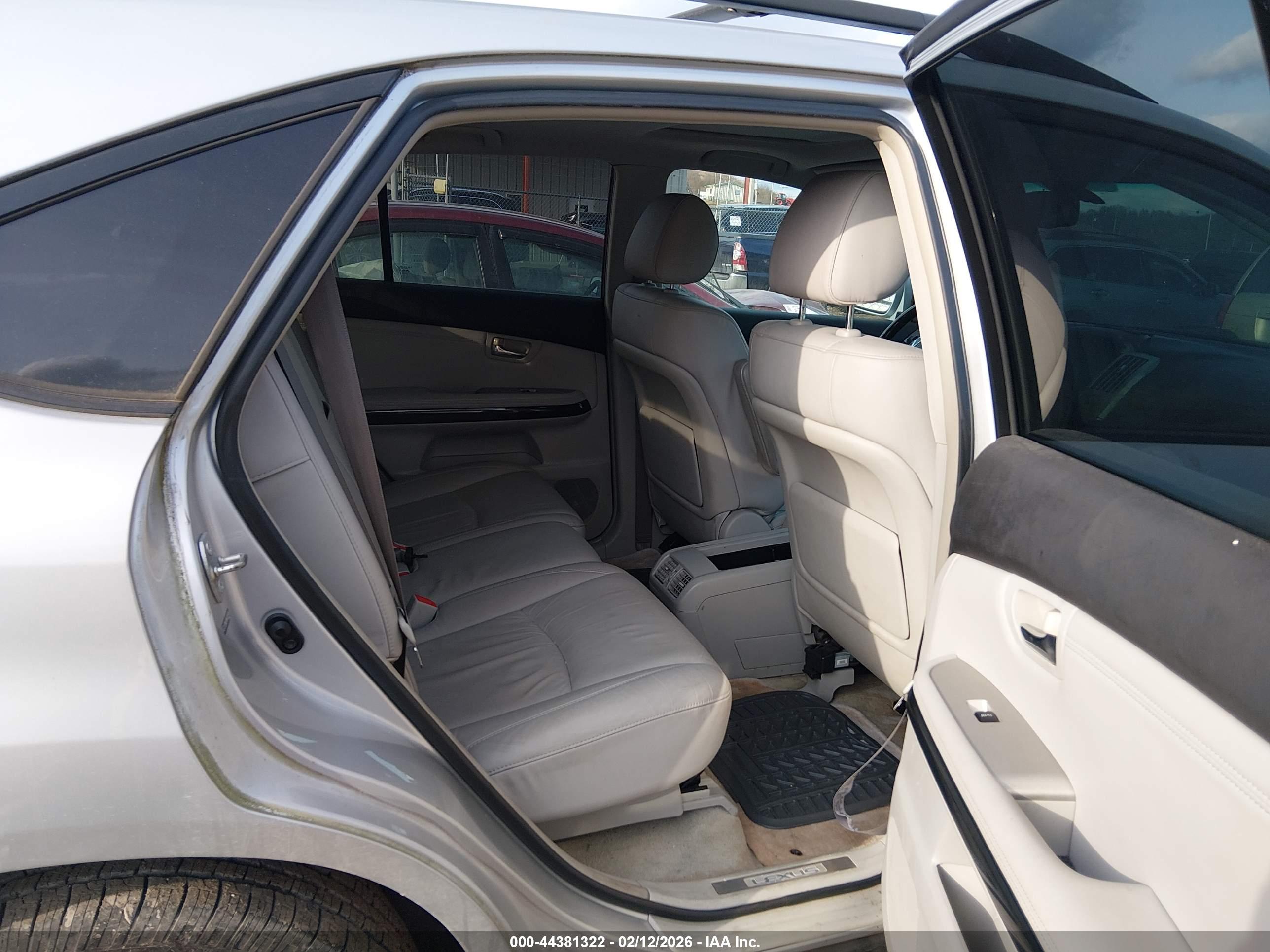 LEXUS RX image 8