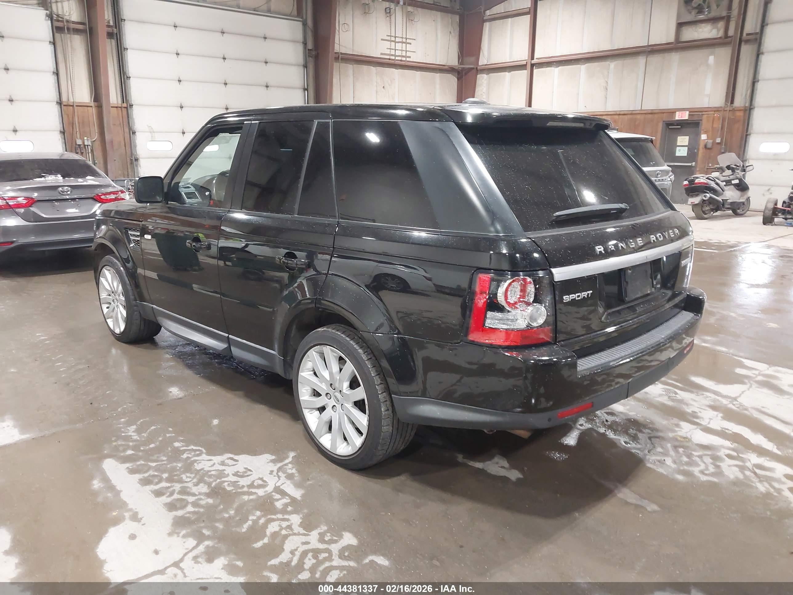 LAND ROVER image 3