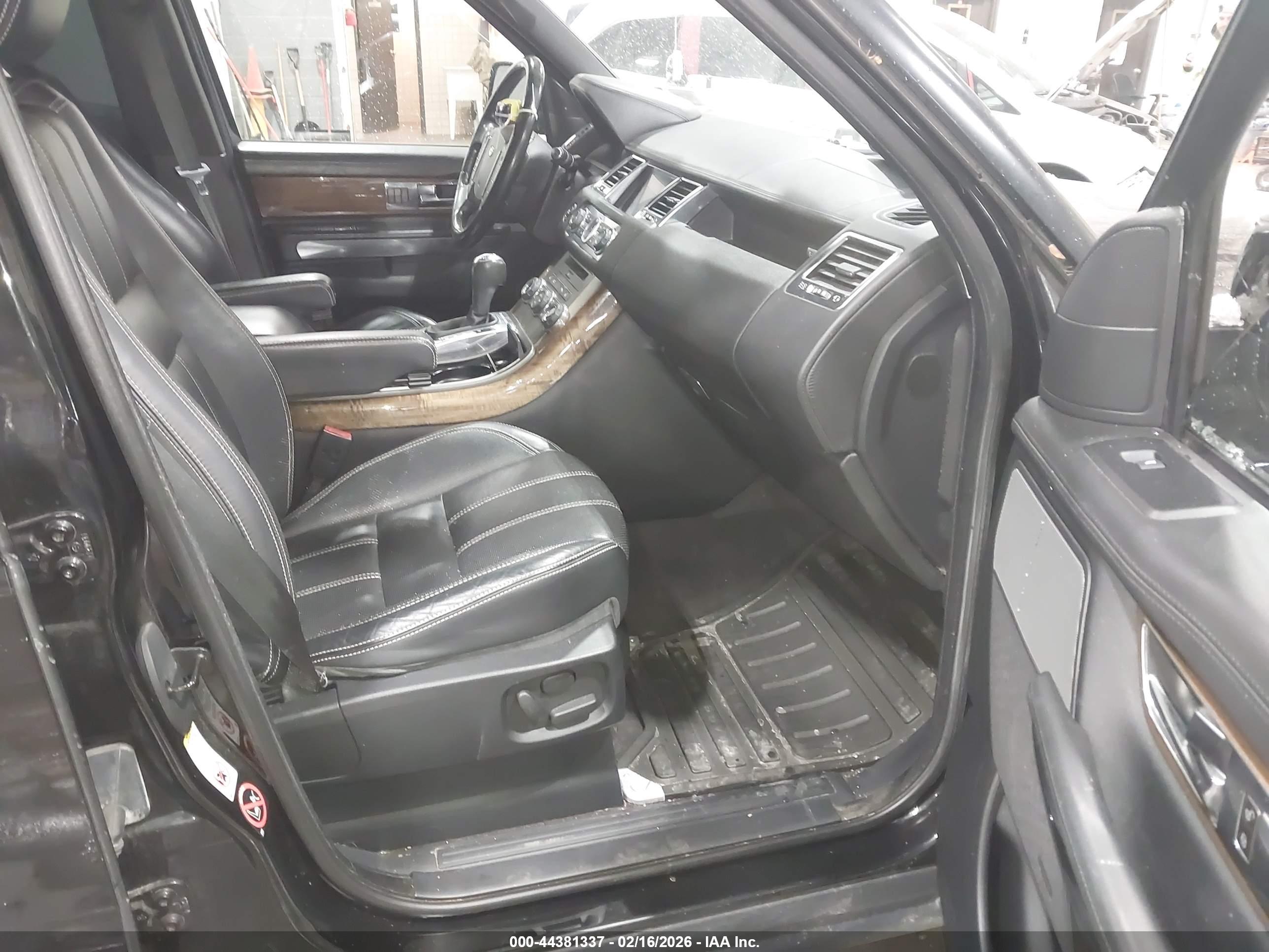 LAND ROVER image 5