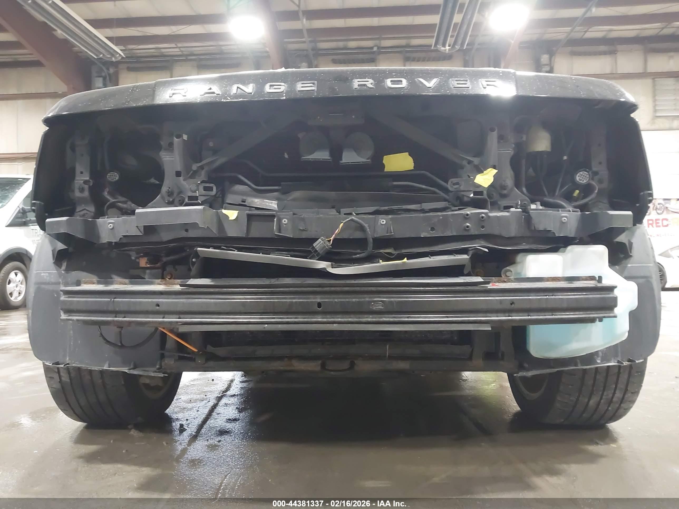 LAND ROVER image 6