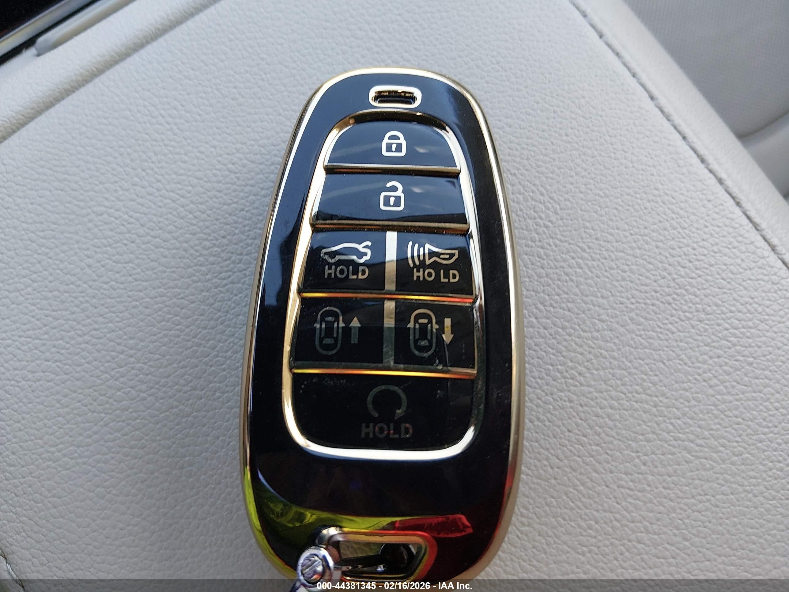 HYUNDAI TUCSON image 11