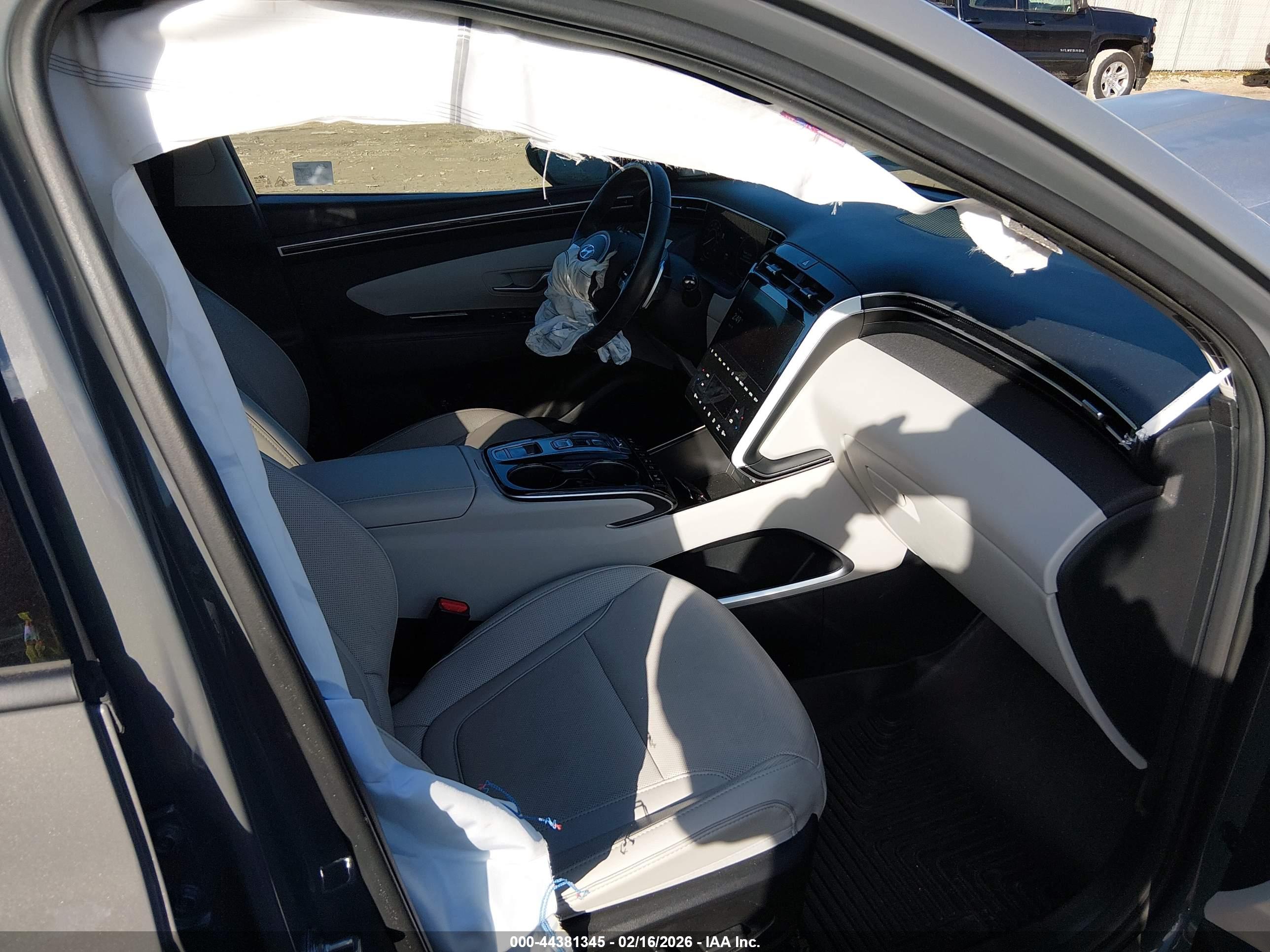 HYUNDAI TUCSON image 5