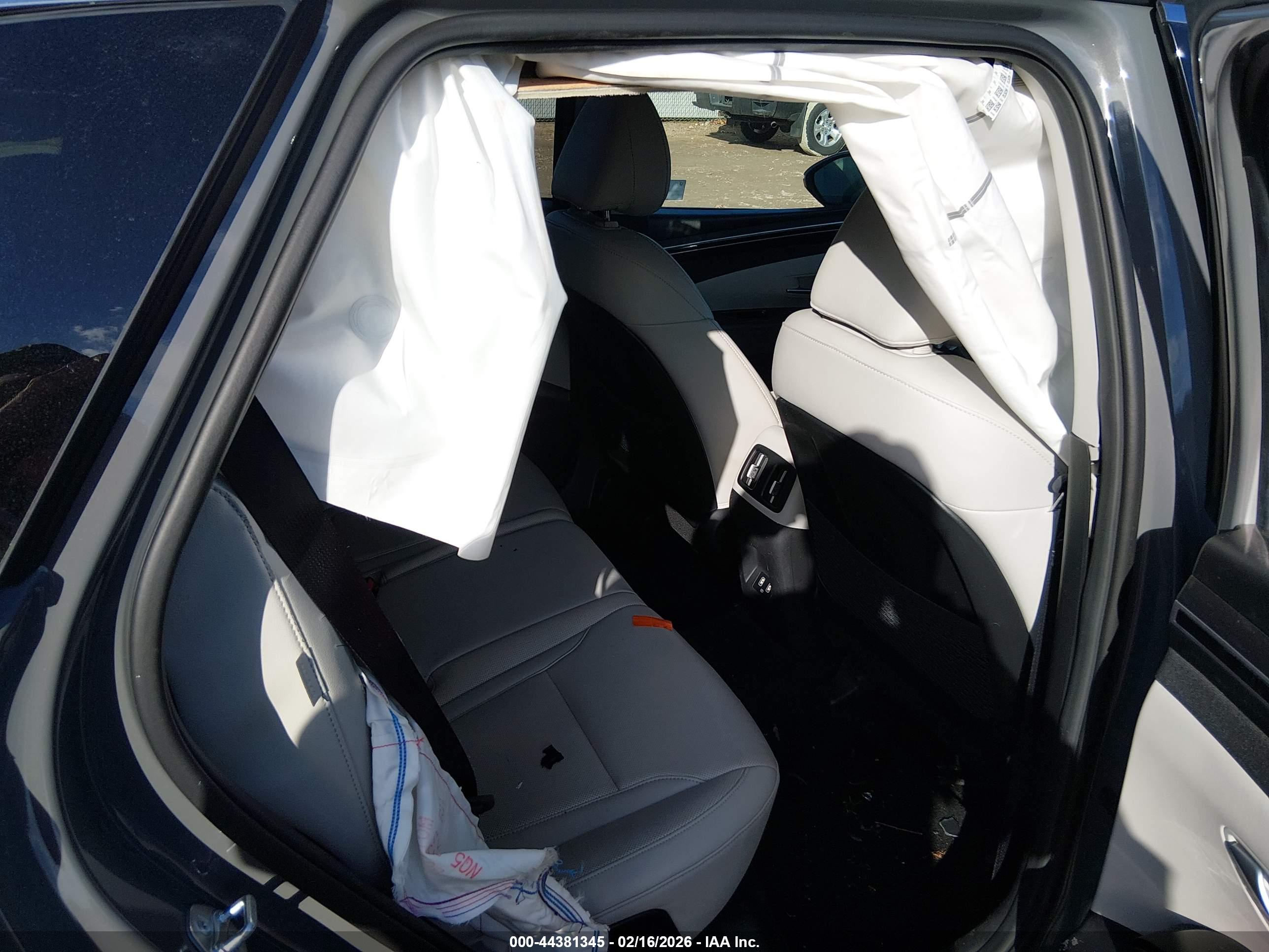 HYUNDAI TUCSON image 8