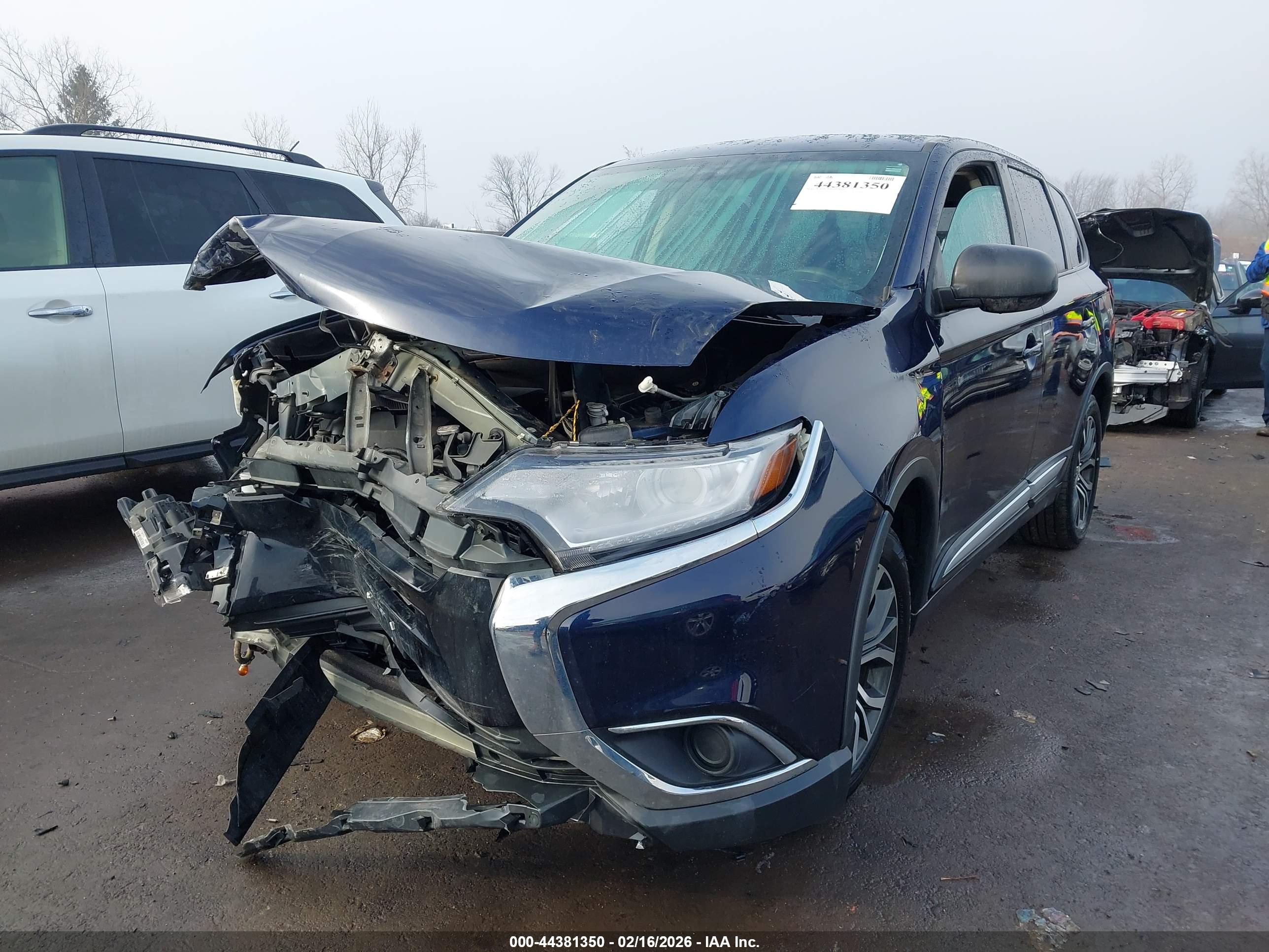 MITSUBISHI OUTLANDER image 2