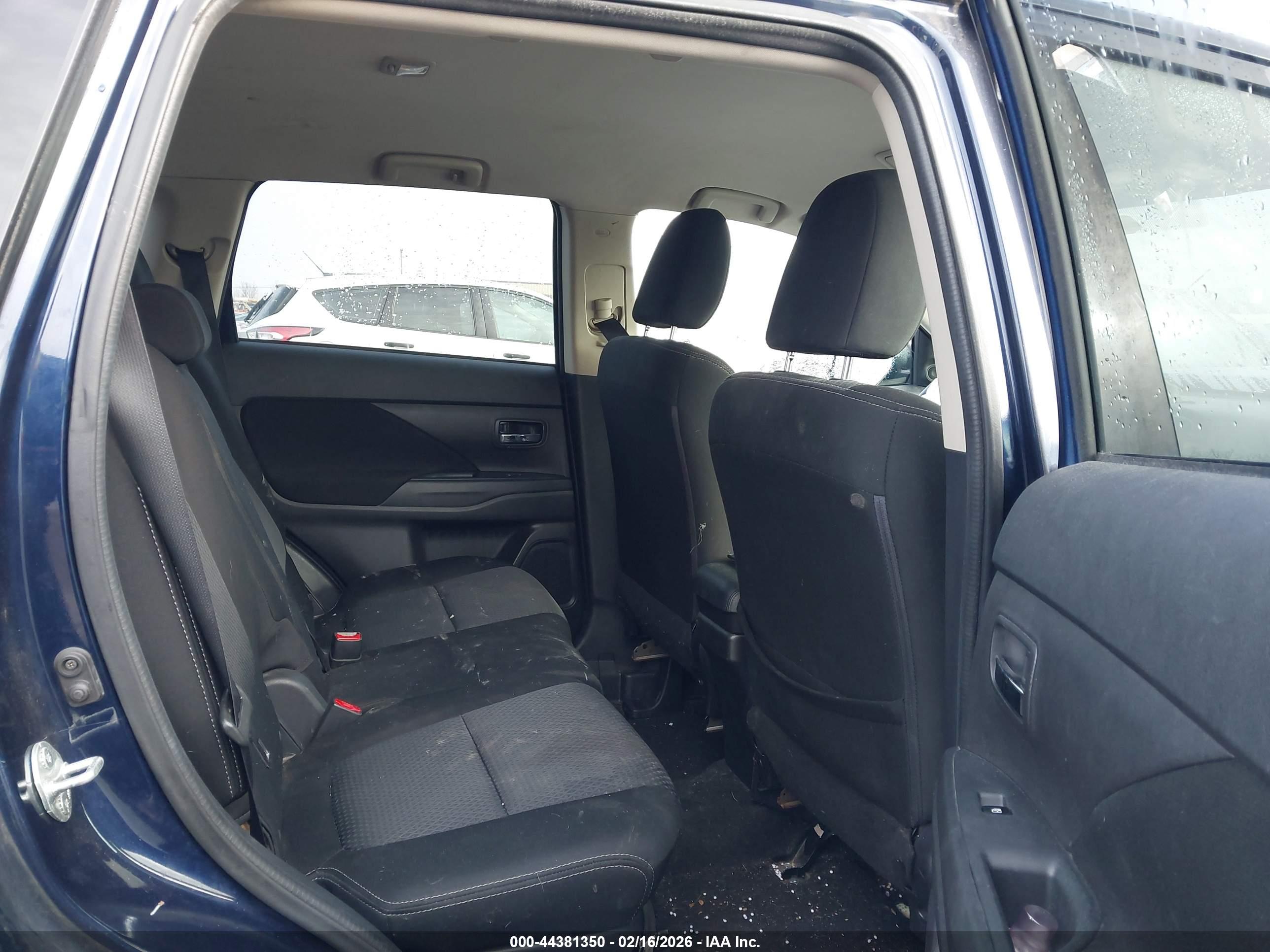 MITSUBISHI OUTLANDER image 8