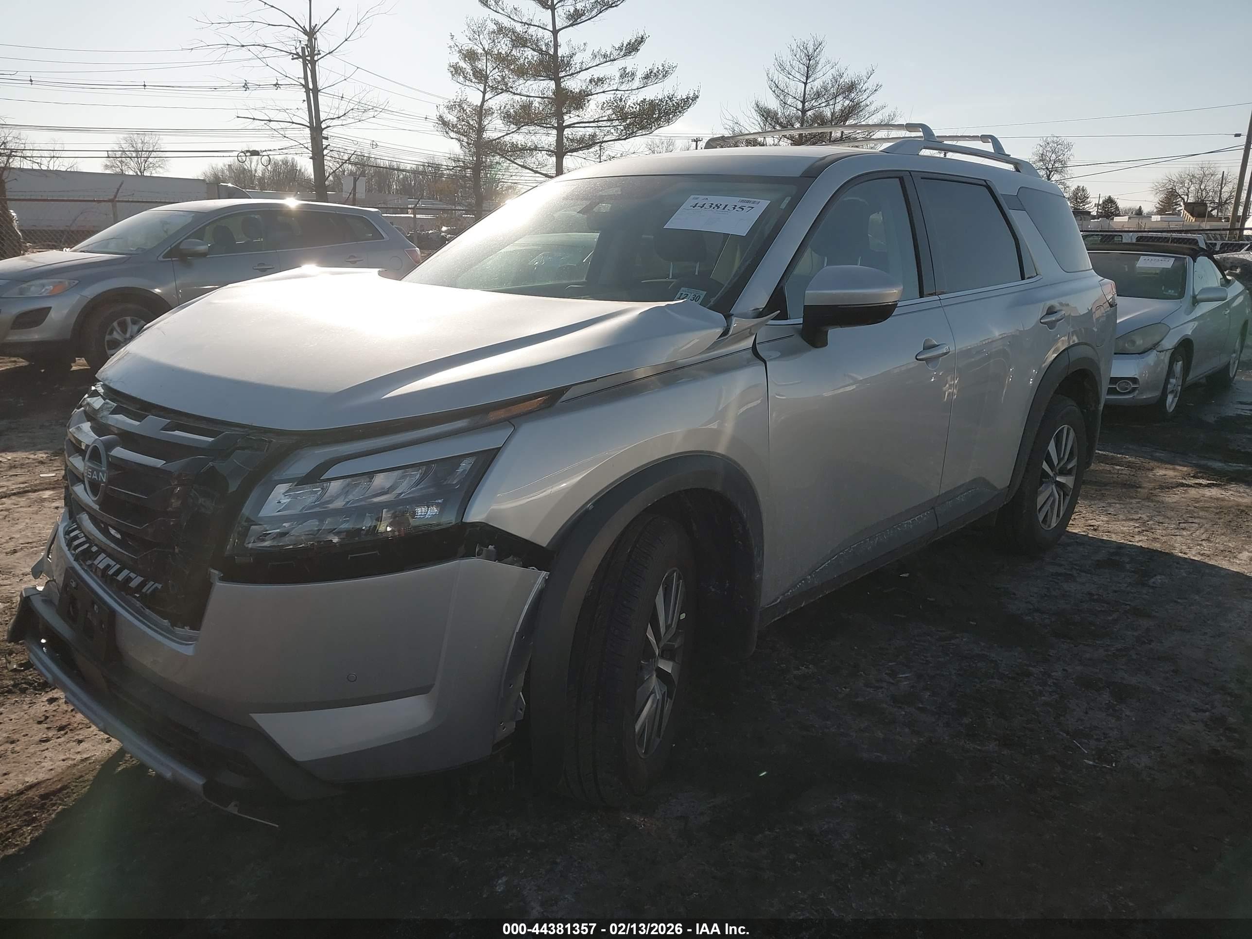 NISSAN PATHFINDER image 2