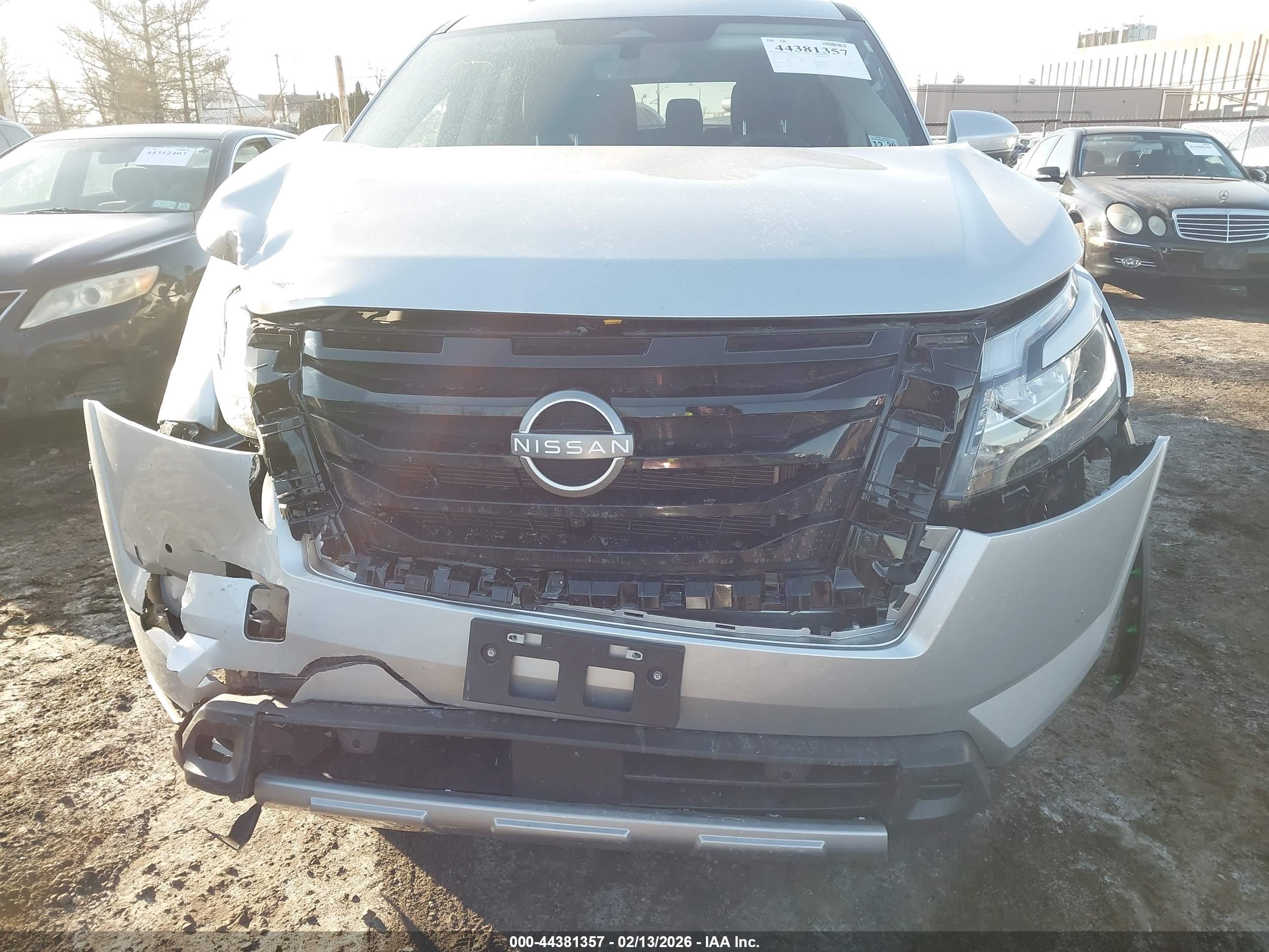NISSAN PATHFINDER image 6