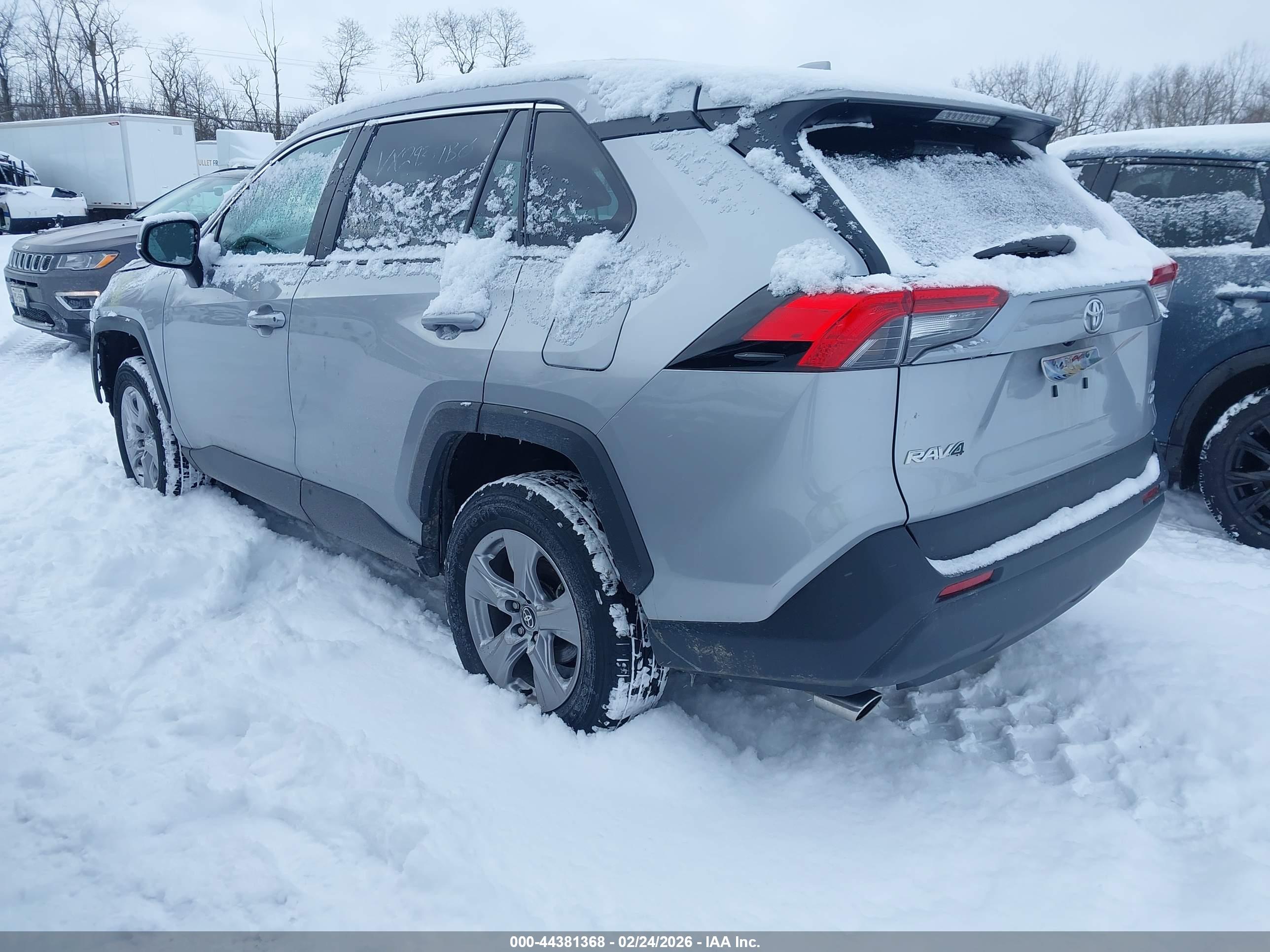 TOYOTA RAV4 image 3