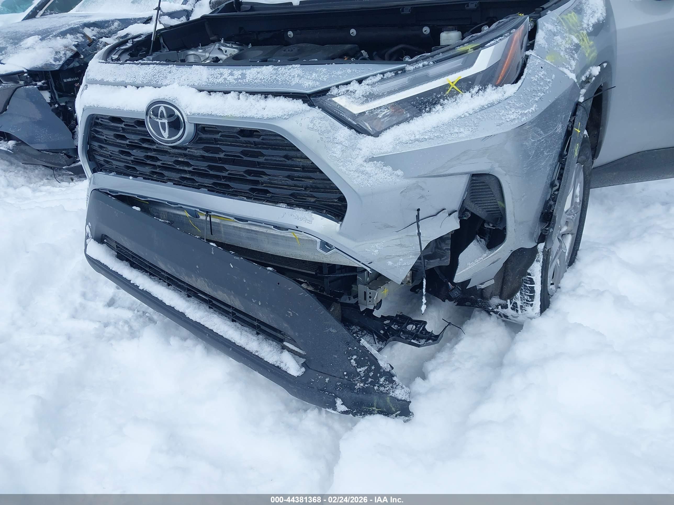TOYOTA RAV4 image 6