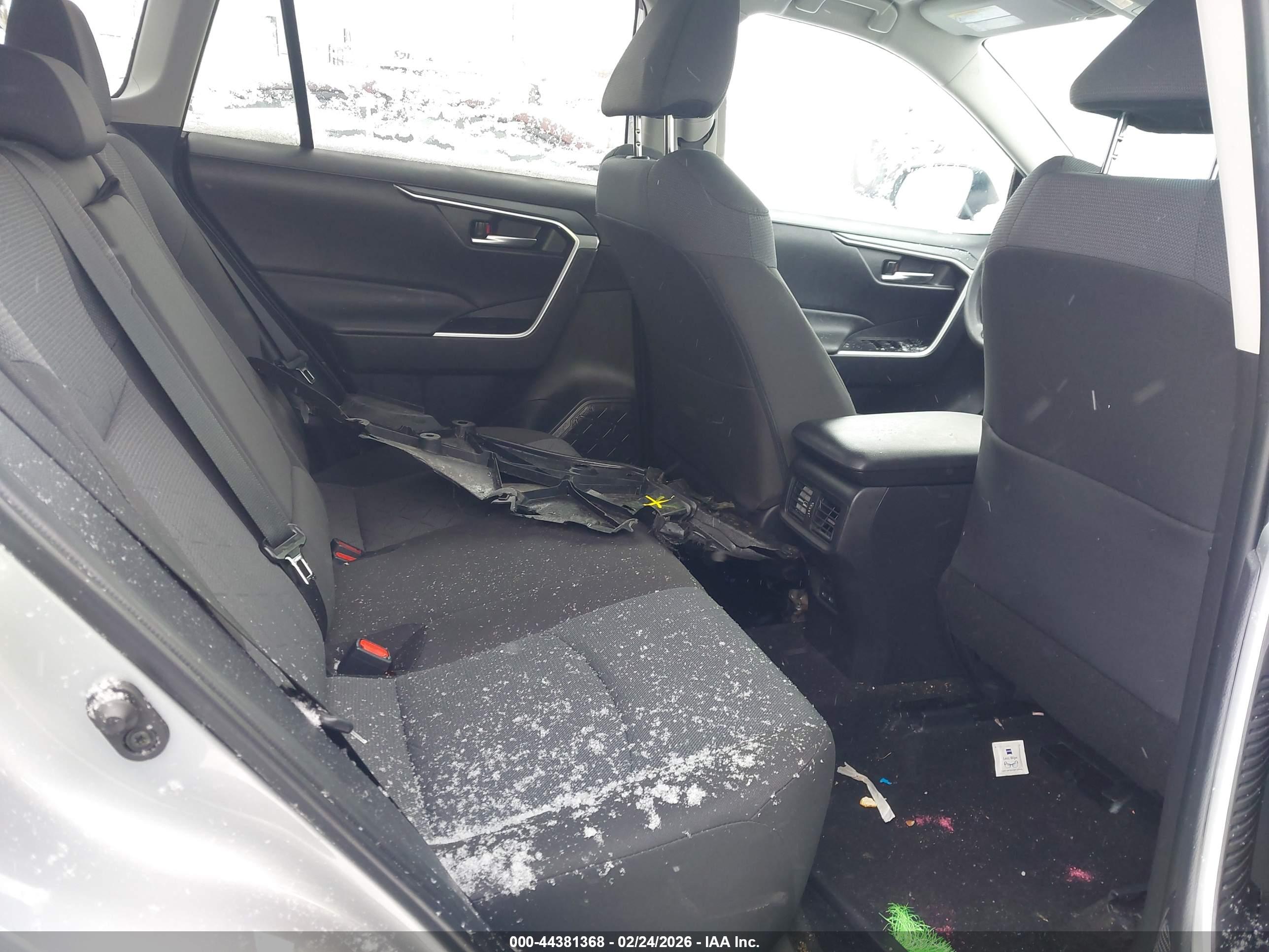 TOYOTA RAV4 image 8