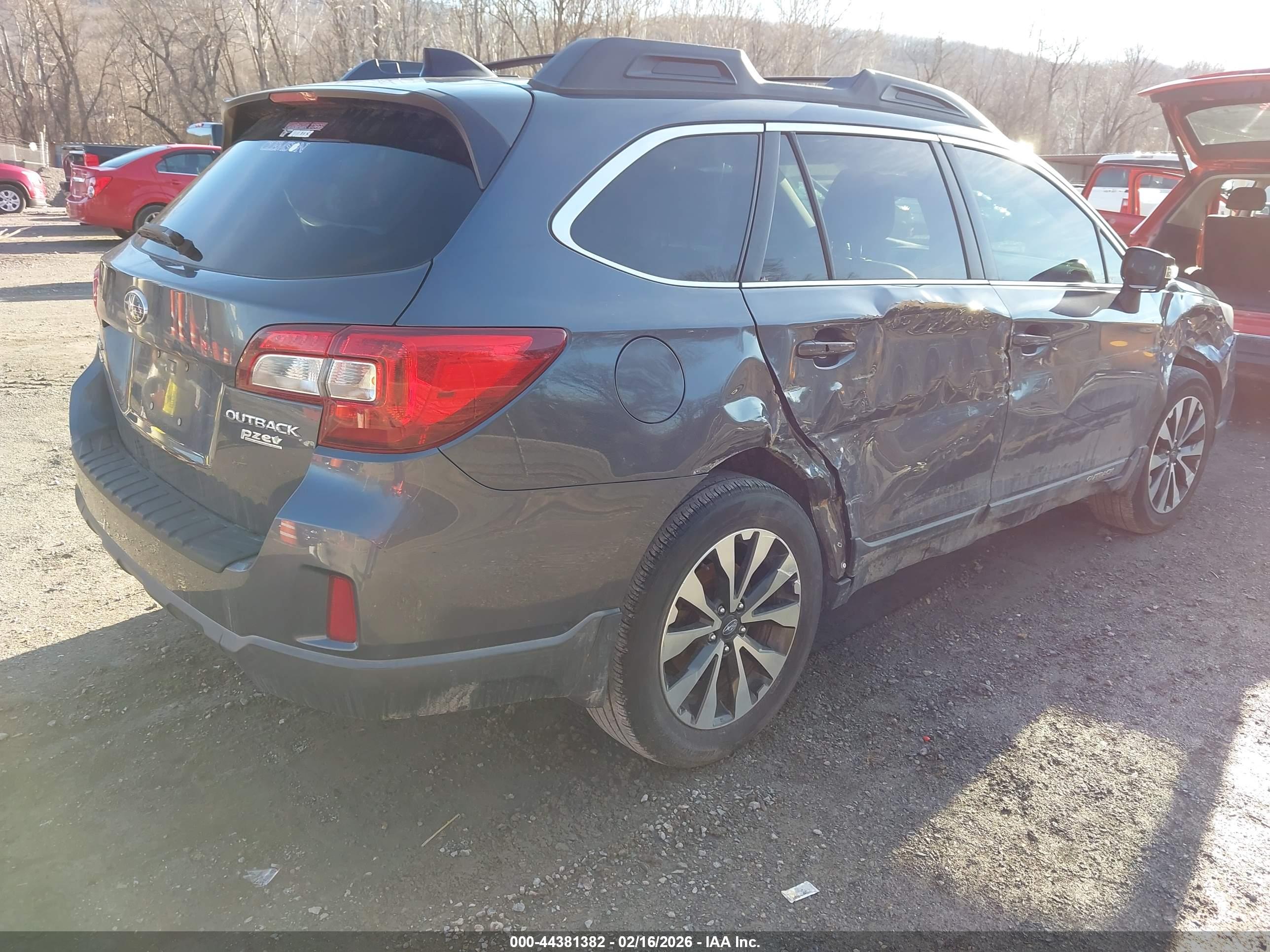 SUBARU OUTBACK image 4