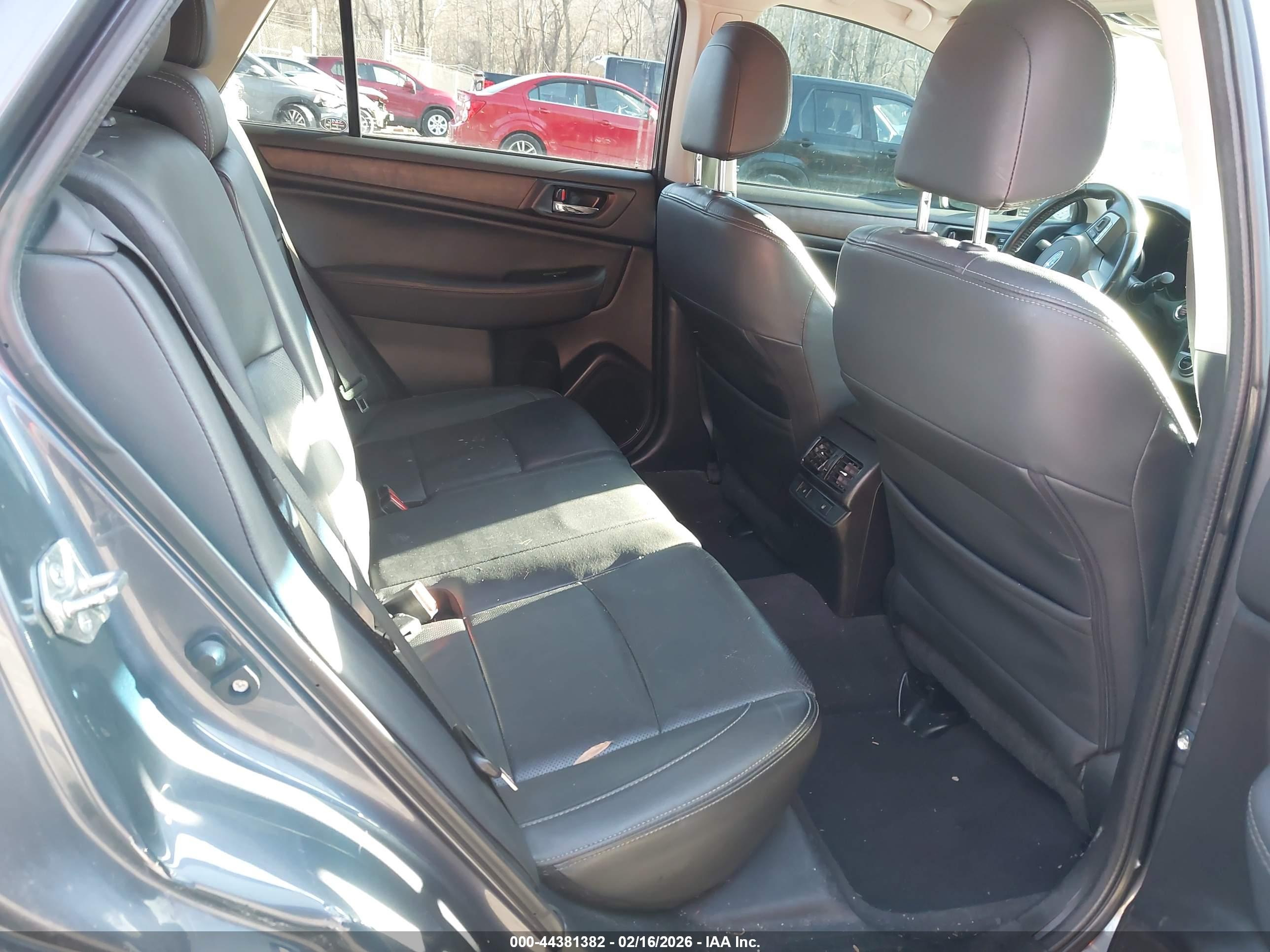 SUBARU OUTBACK image 8