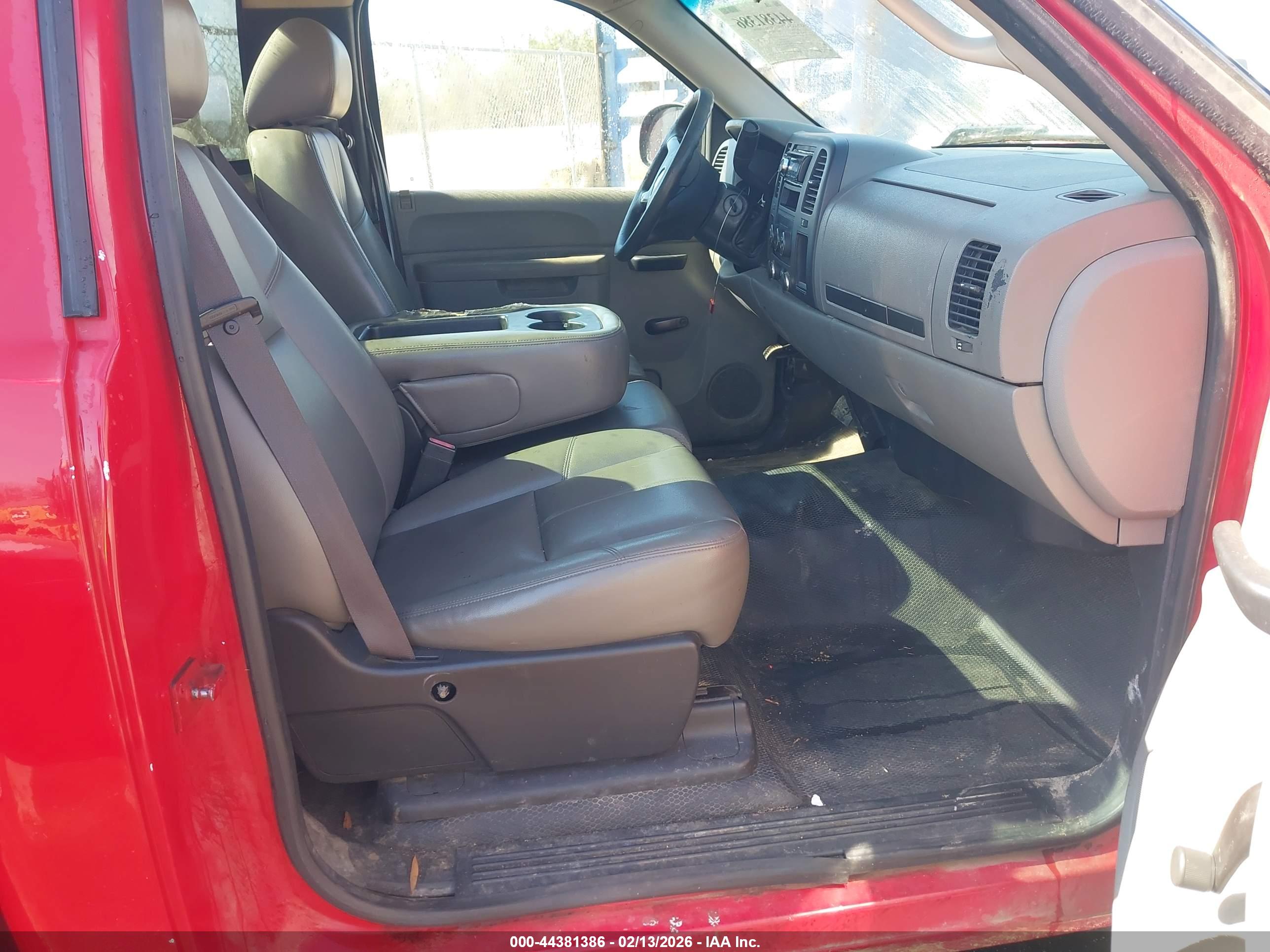 CHEVROLET SILVERADO image 5