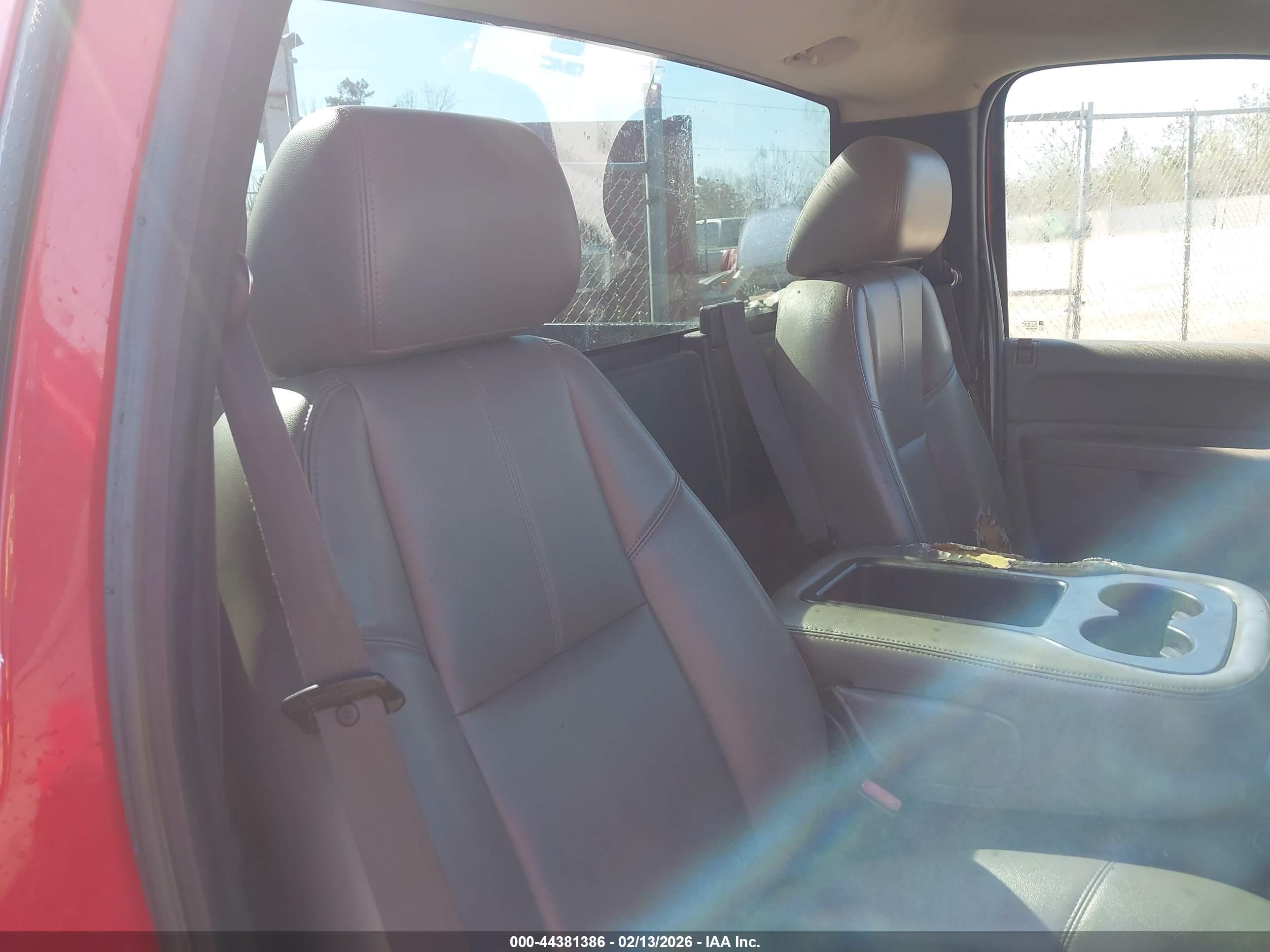 CHEVROLET SILVERADO image 8