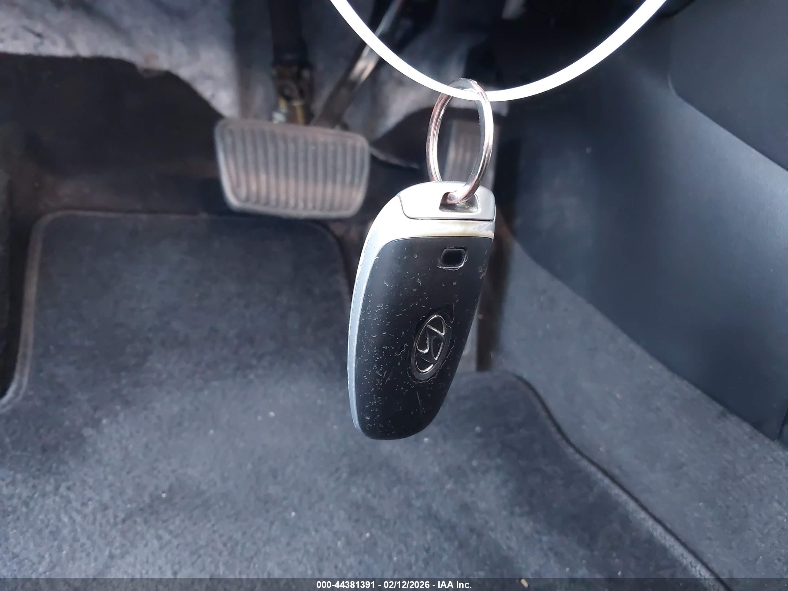 HYUNDAI TUCSON image 11