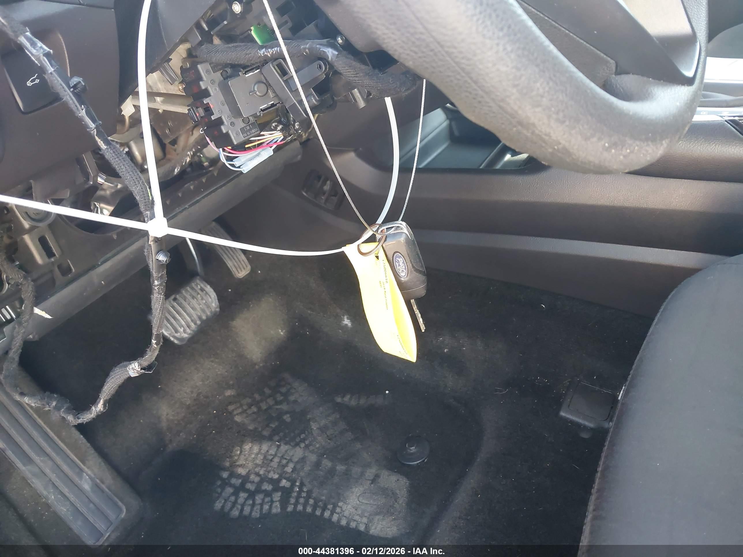 FORD FUSION image 11