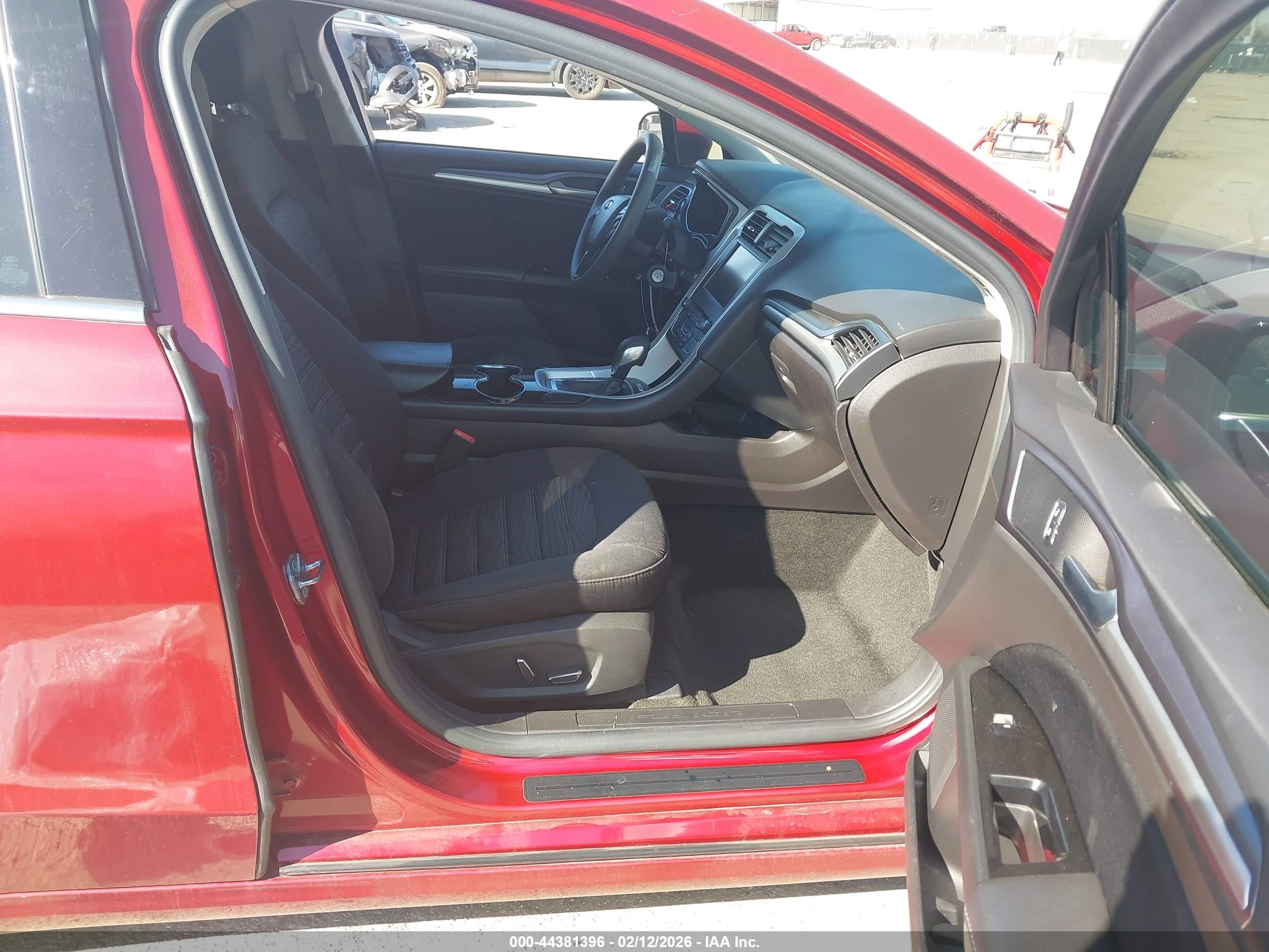 FORD FUSION image 5