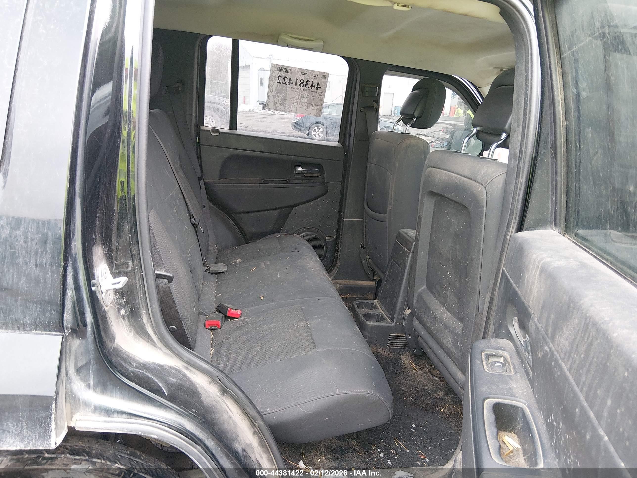JEEP LIBERTY image 8