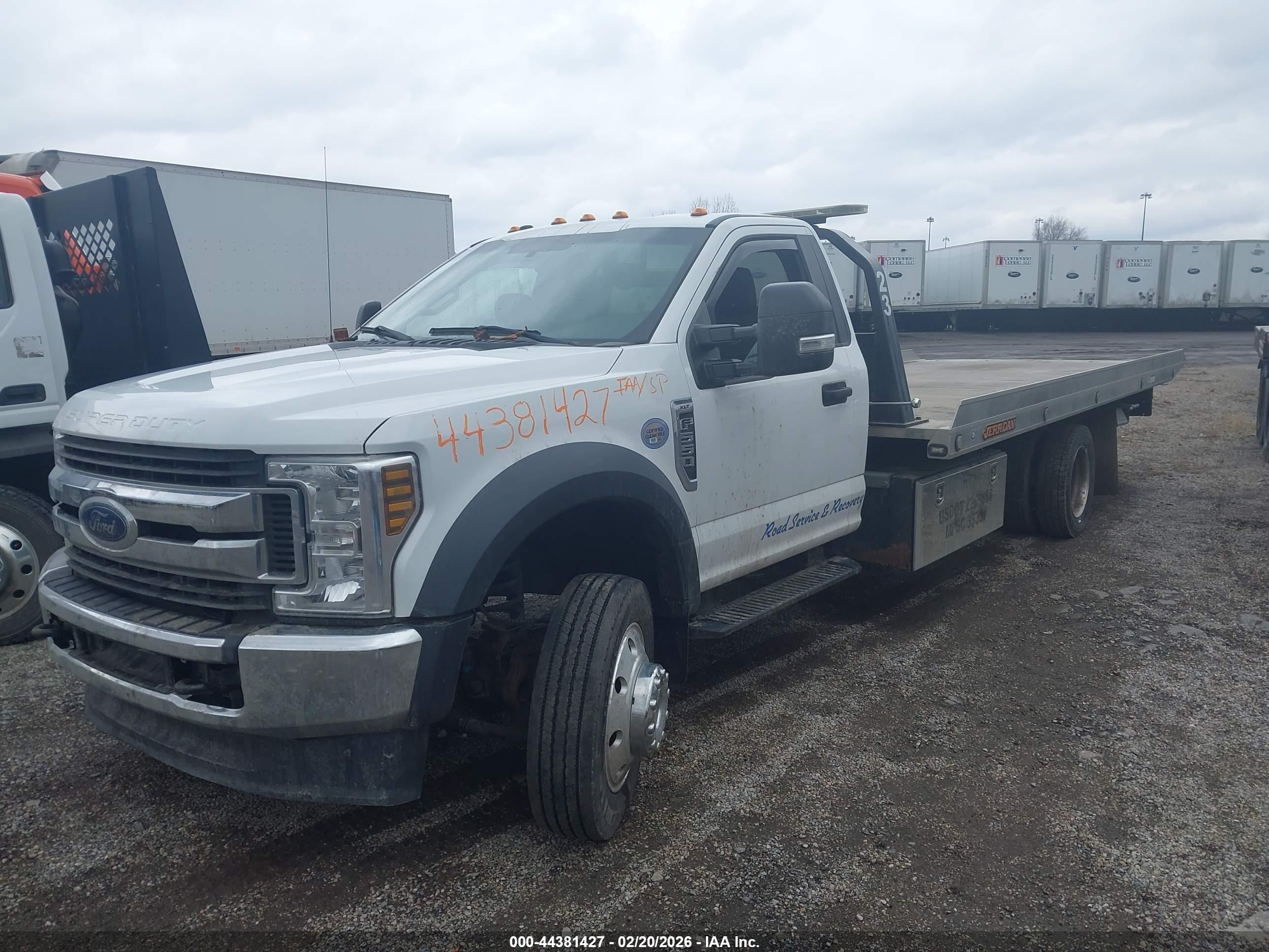 FORD F-550 image 2