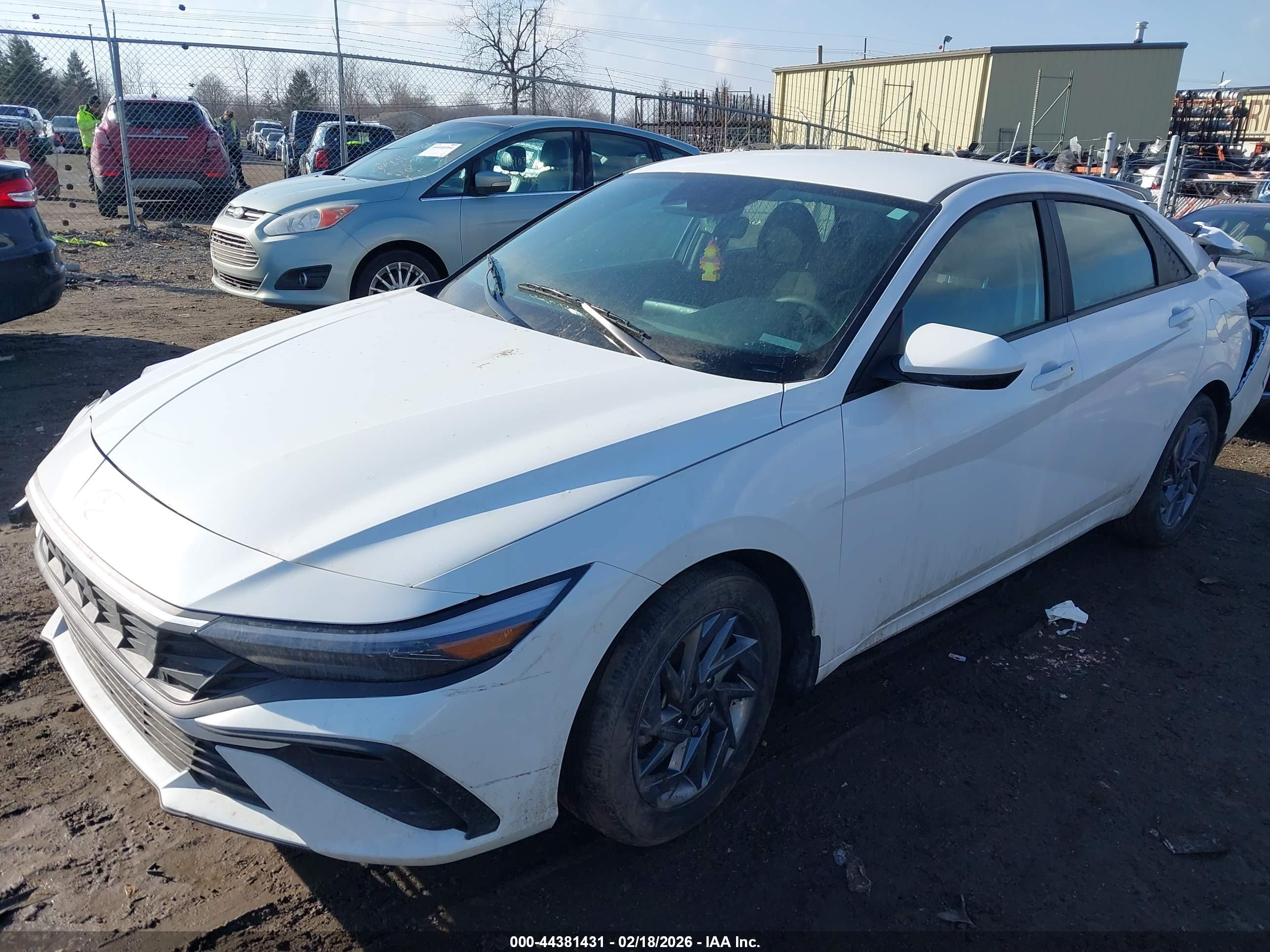 HYUNDAI ELANTRA image 2