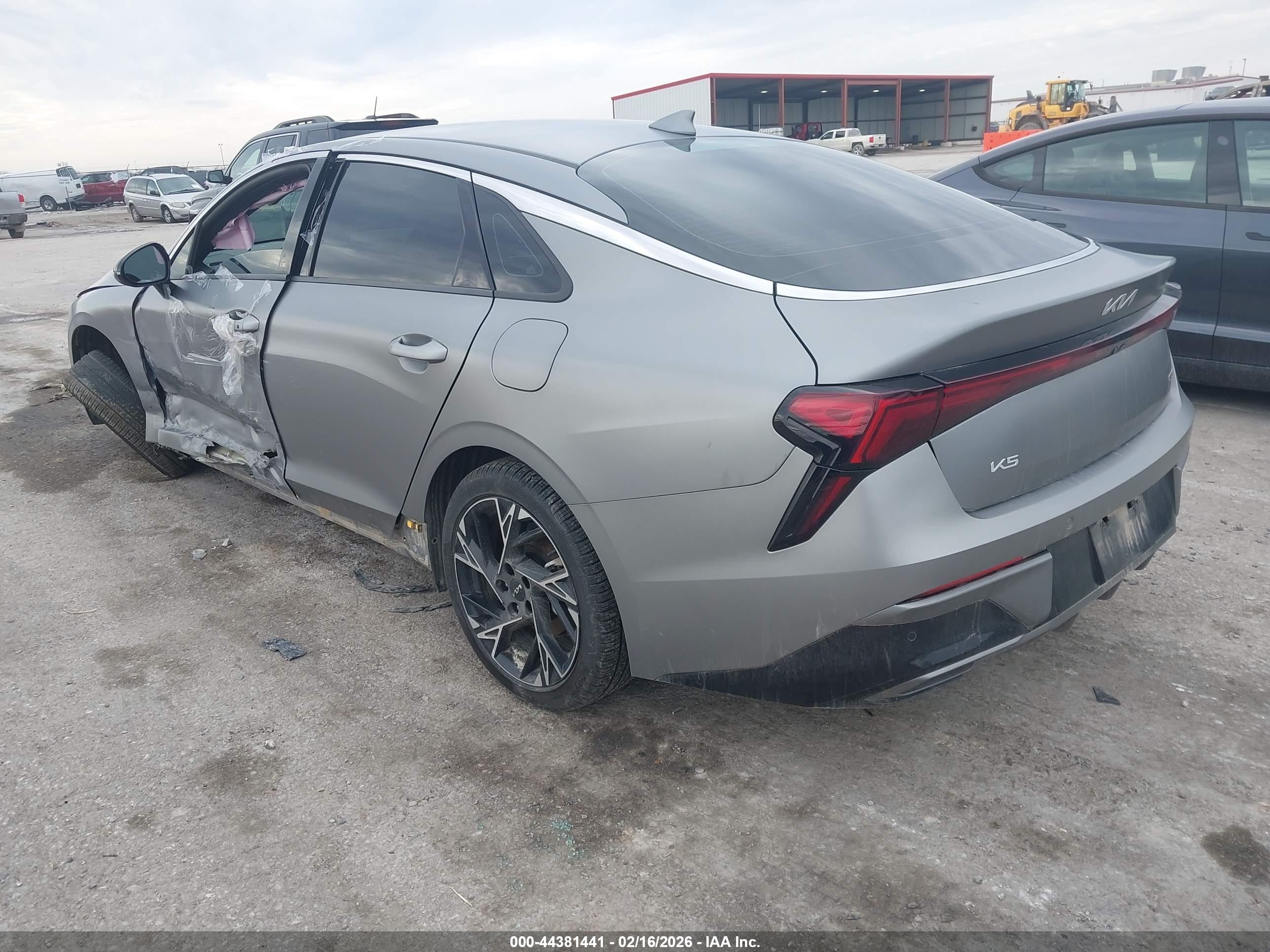 KIA K5 image 3