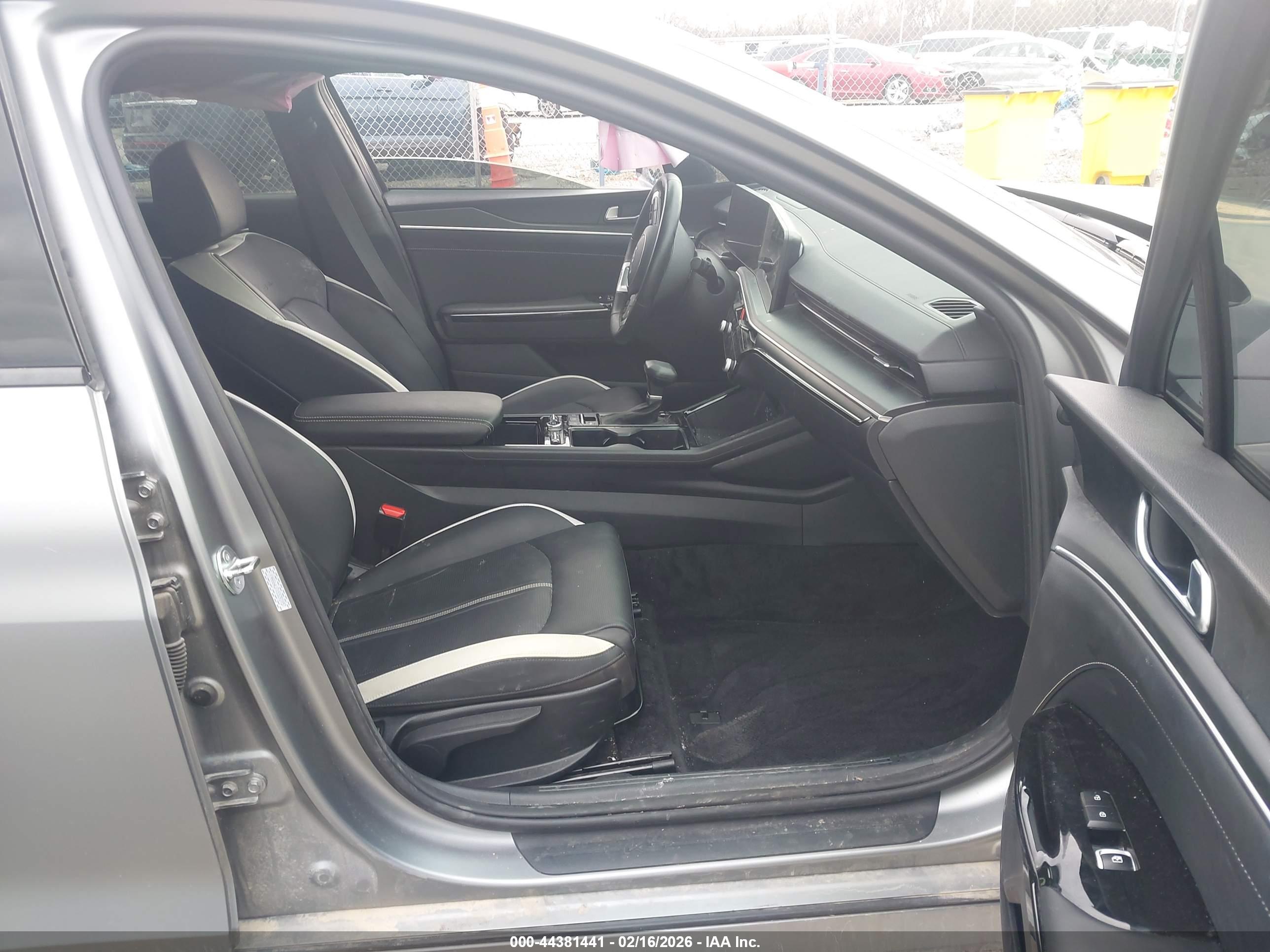 KIA K5 image 5