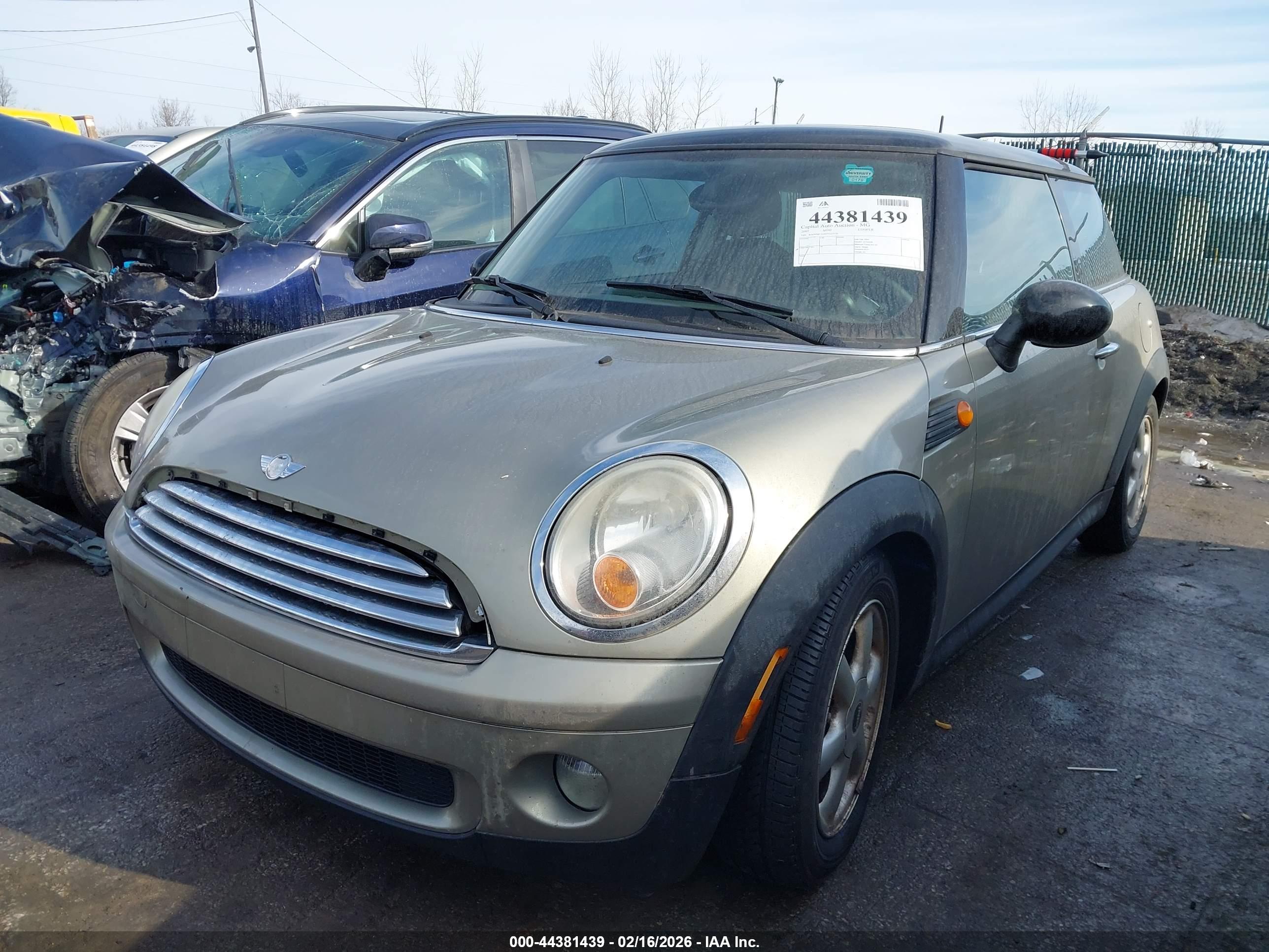 MINI COOPER image 2