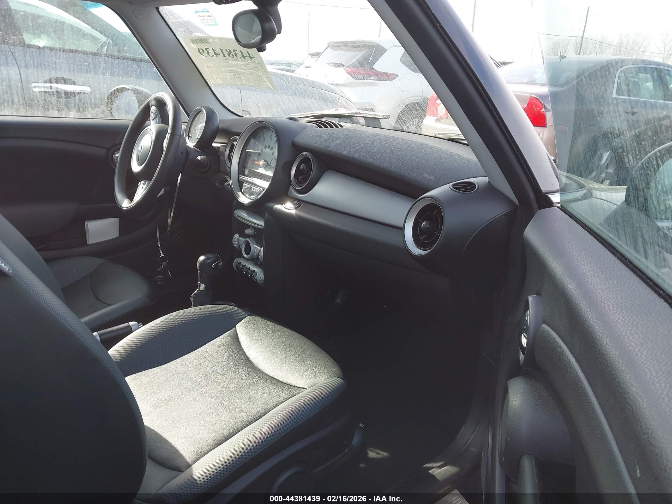 MINI COOPER image 5