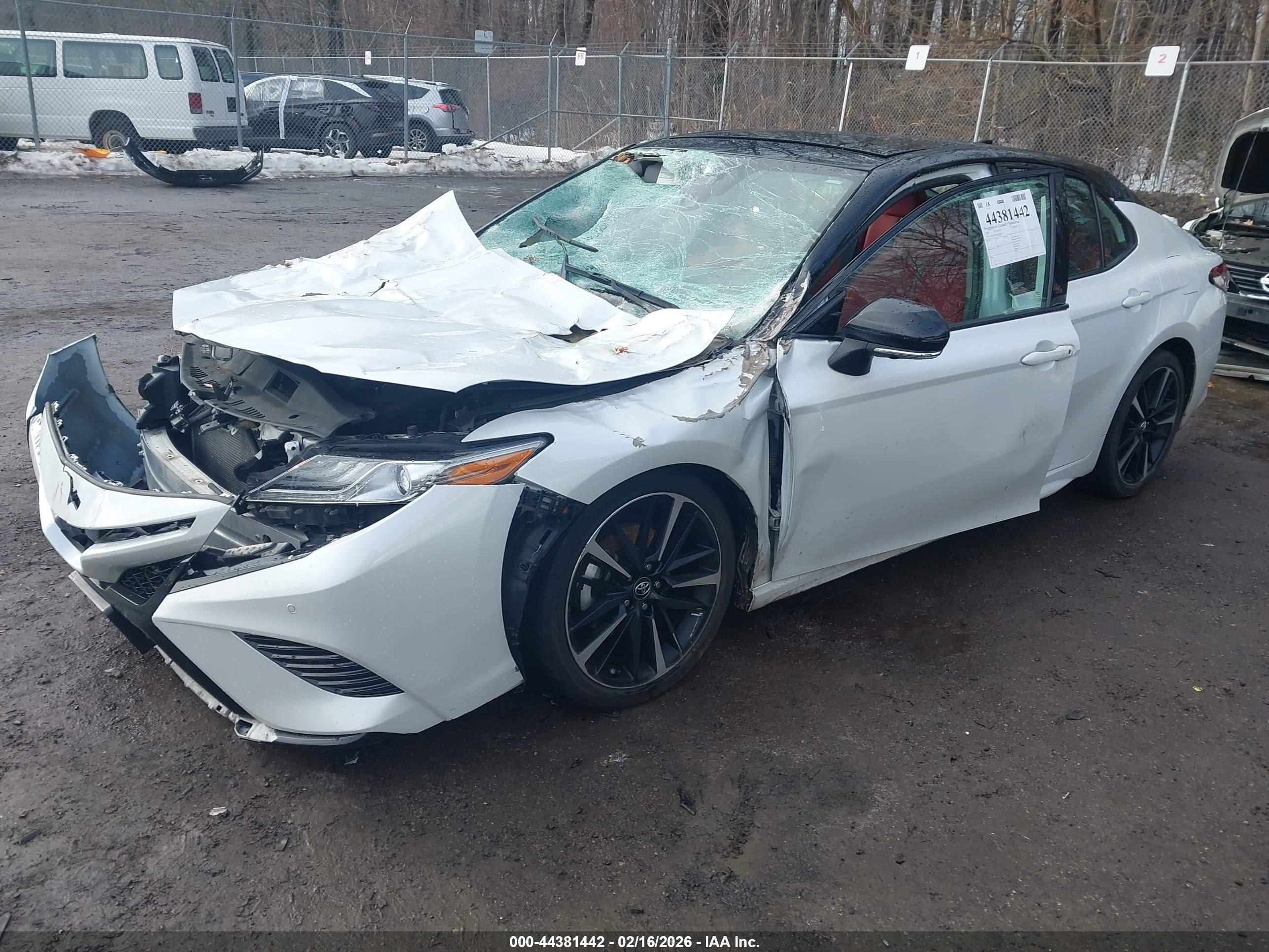 TOYOTA CAMRY image 2