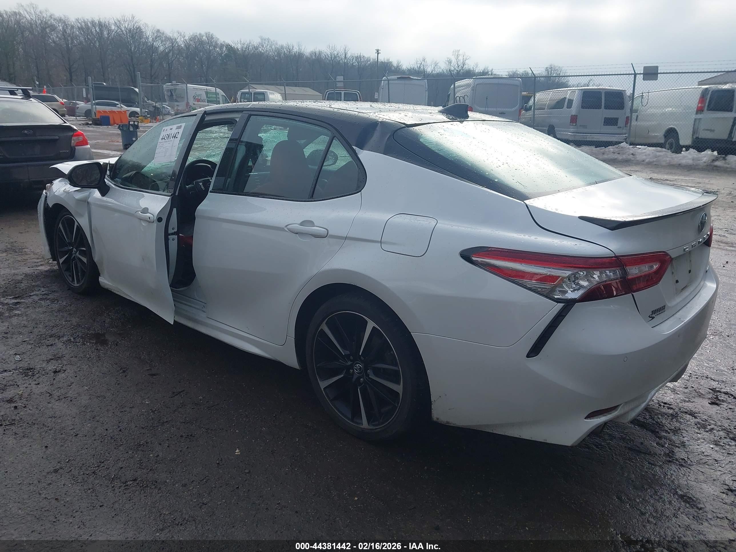TOYOTA CAMRY image 3