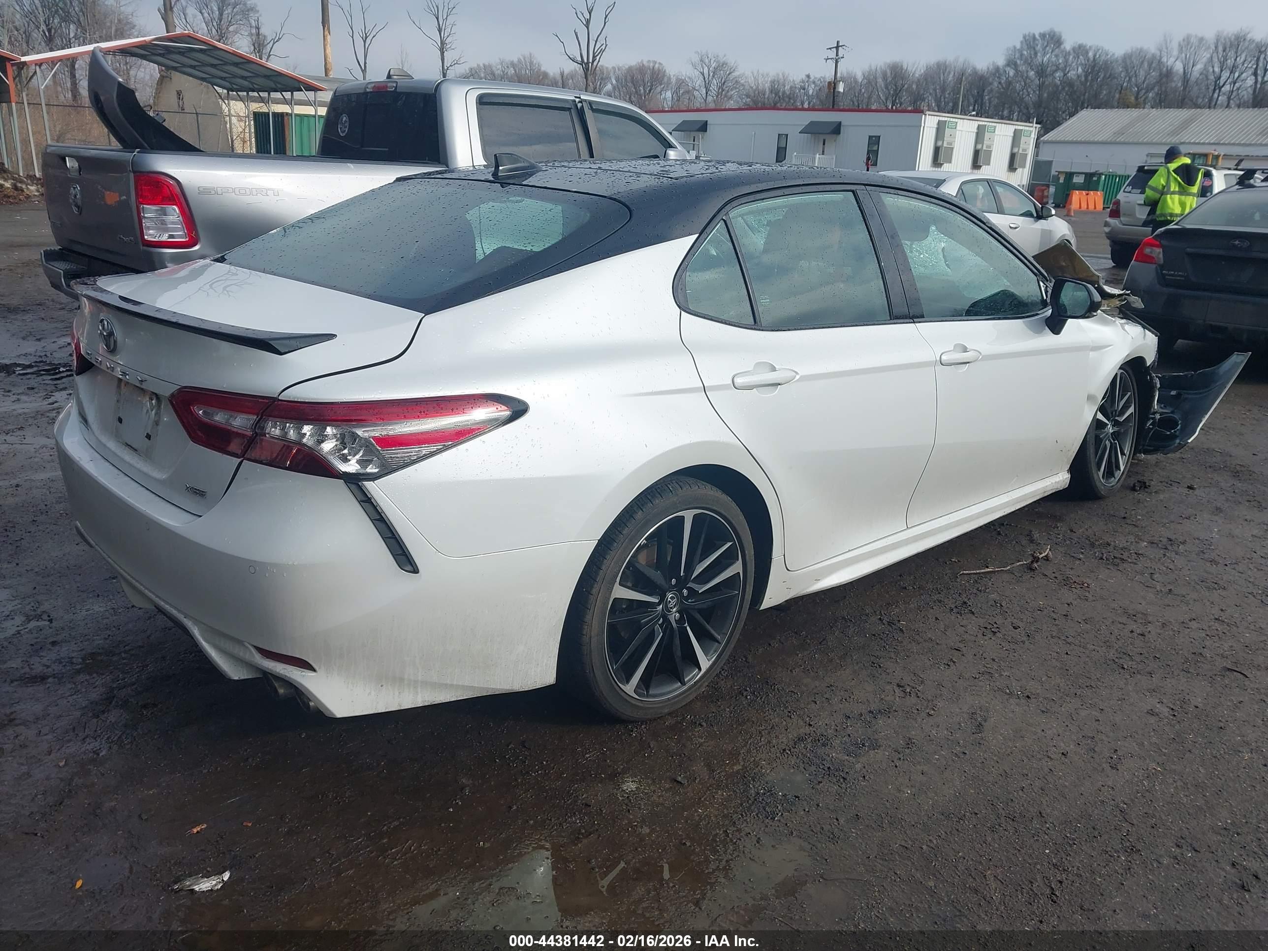 TOYOTA CAMRY image 4