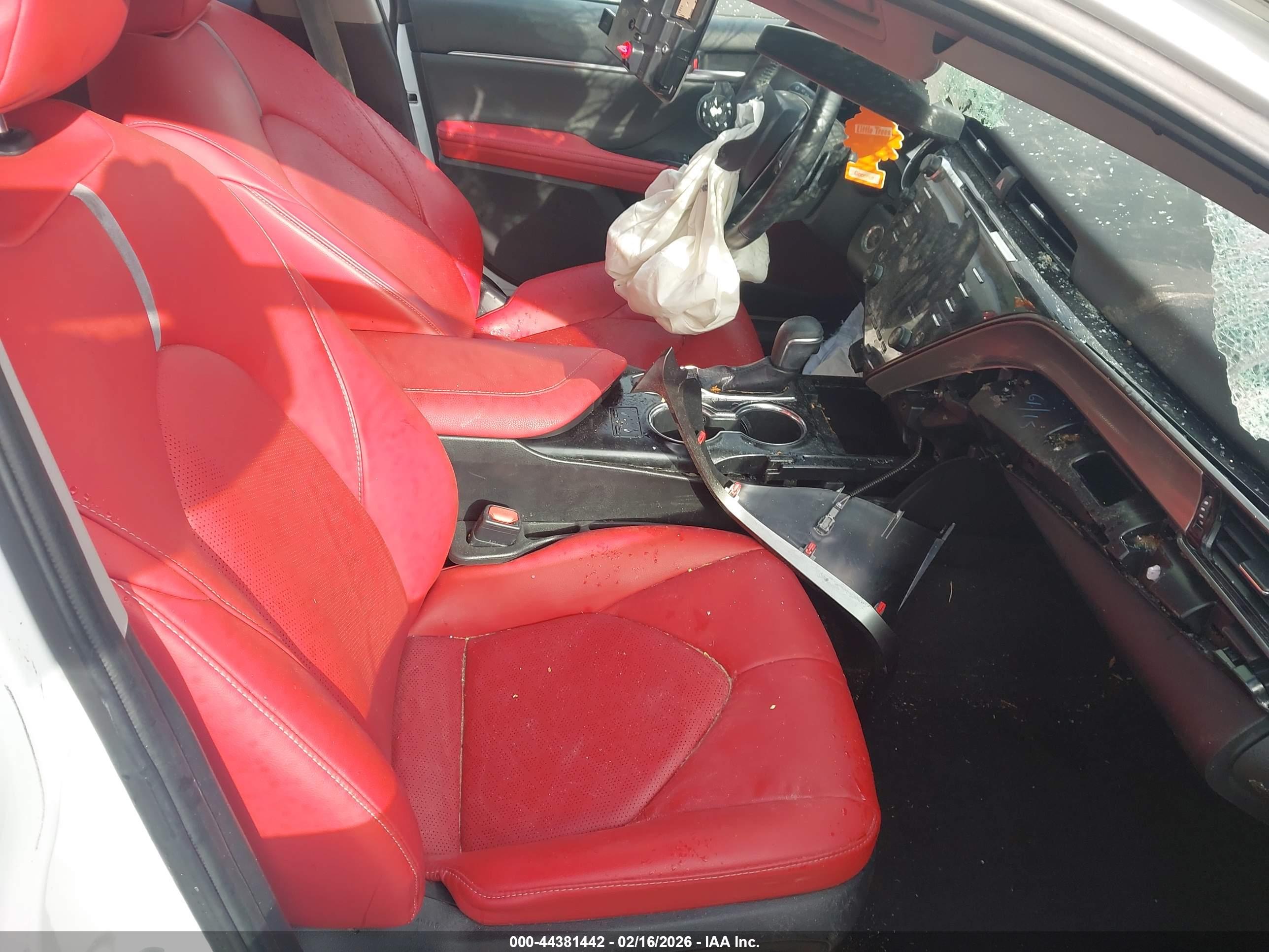 TOYOTA CAMRY image 5