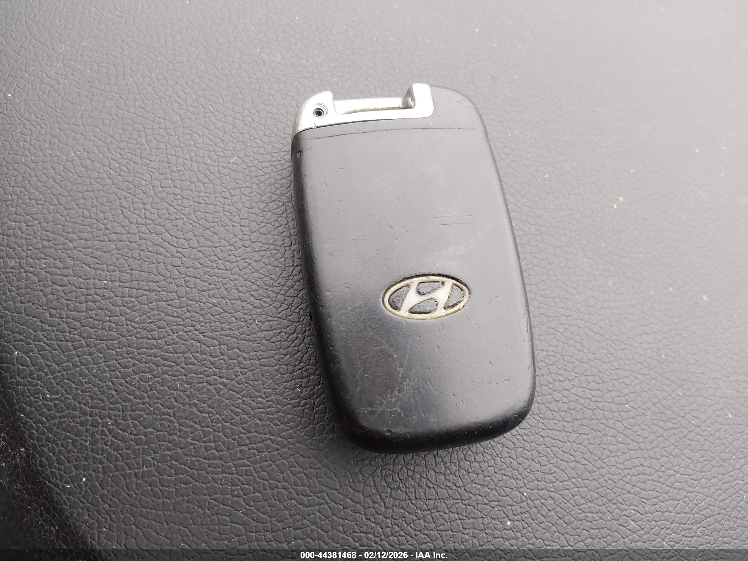 HYUNDAI GENESIS image 11