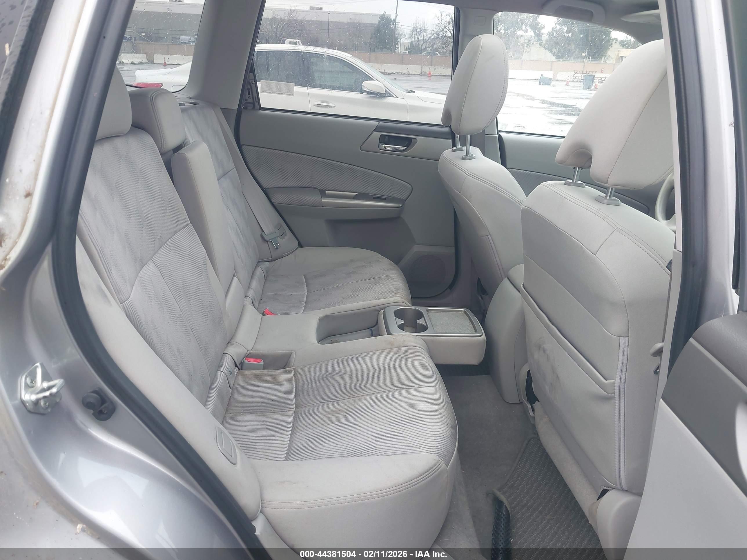 SUBARU FORESTER image 8